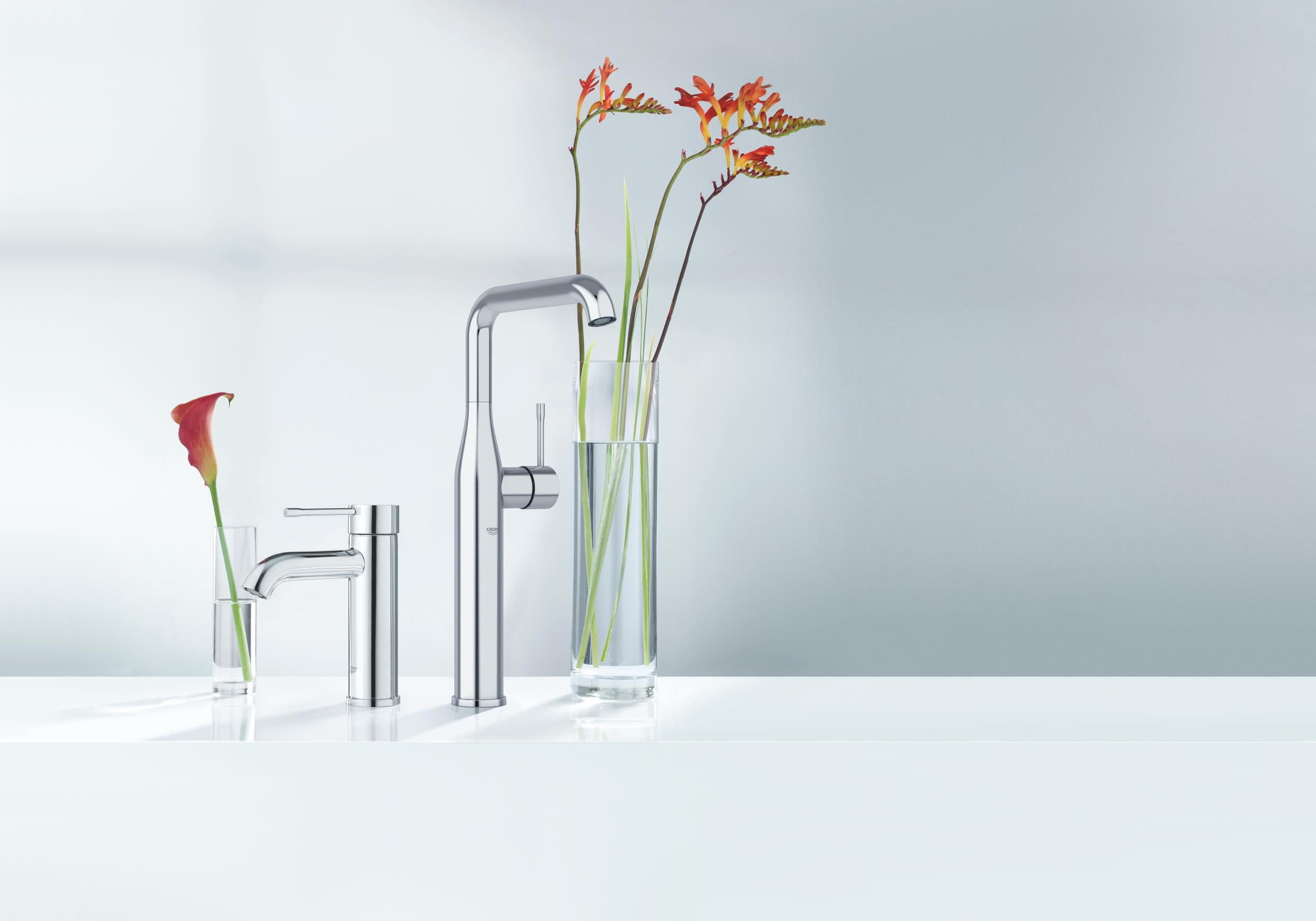 Rubinetto per lavabo a canna media getto laminare cristallino Essence cromo lucido GROHE - 2