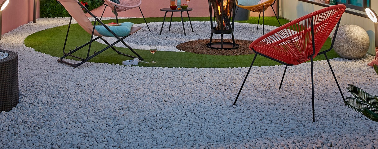 Privilegio terraza Pantera Cómo decorar tu jardín con grava, cantos rodados o piedra natural | Leroy  Merlin