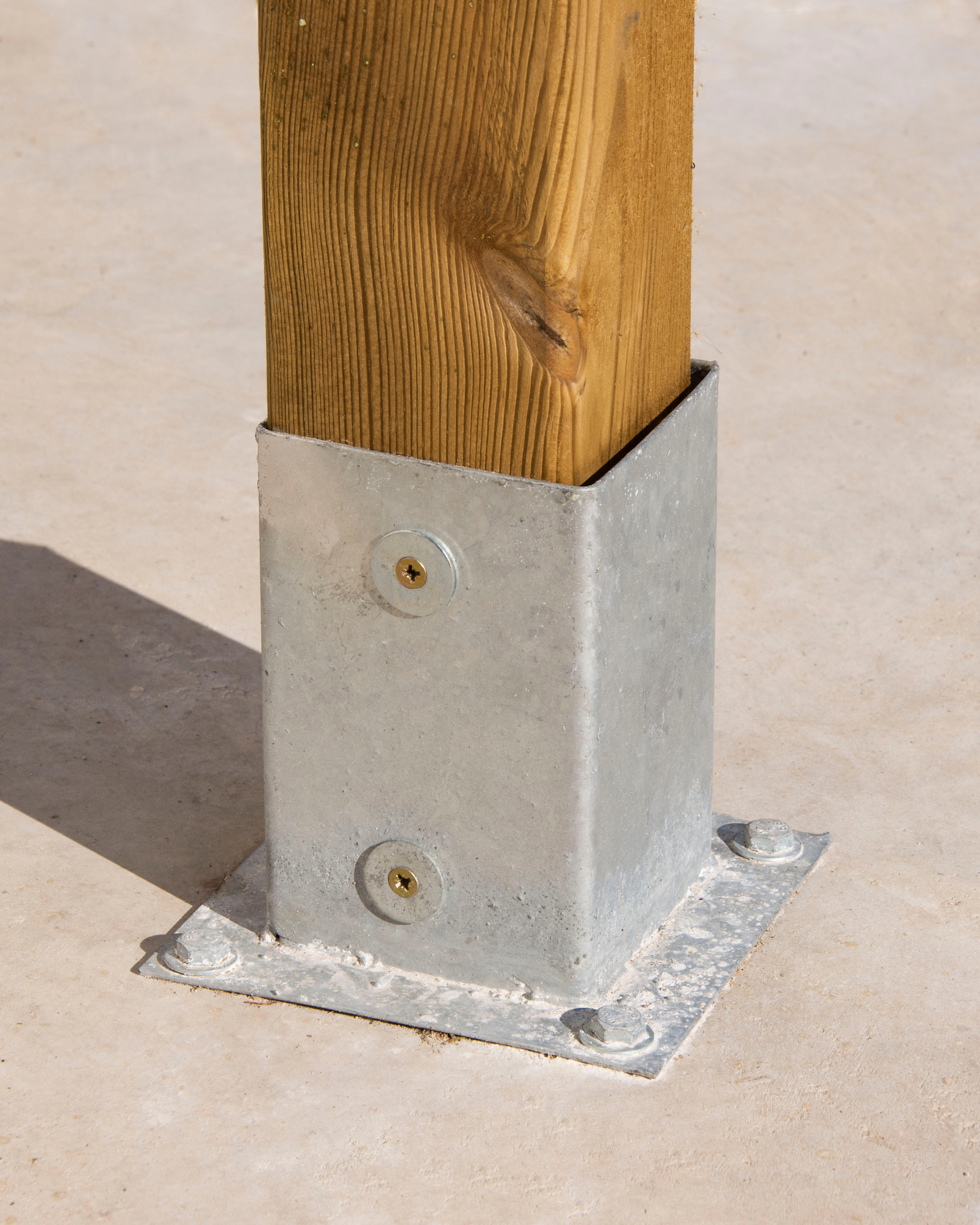 BASE ACERO GALVANIZADA PARA ATORNILLAR 16X16CM - 2