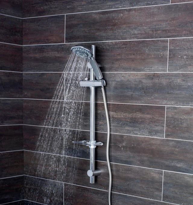 Pommeau de douche avec flexible et barre de douche 4 jets chrome Docce SENSEA