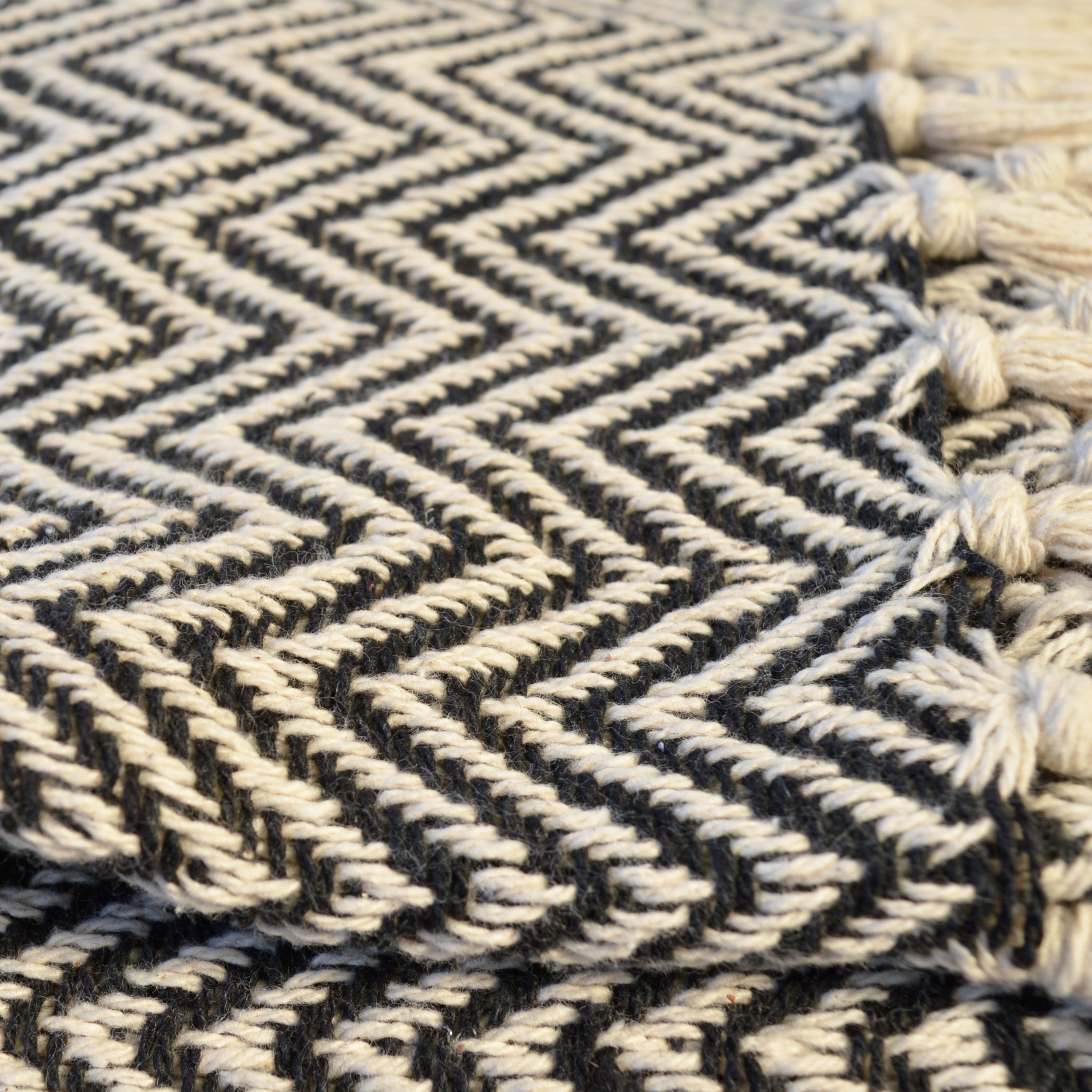 Plaid Aubin, noir / beige l.130 x L.180 cm INSPIRE - 2