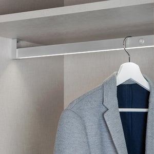 VIPEK R2 Plus - Appendiabiti resistente con ruote, armadio portatile regolabile per appendere i vestiti, in metallo con ruote, scaffale per armadio con cestino, nero