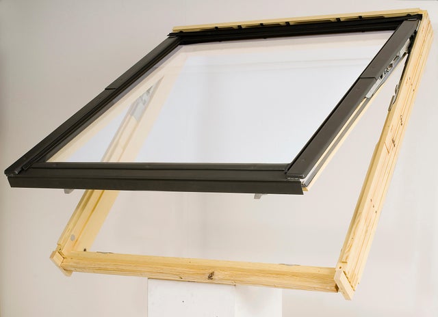 Fenêtre de toit FAKRO bois 114 x 118 cm à projection