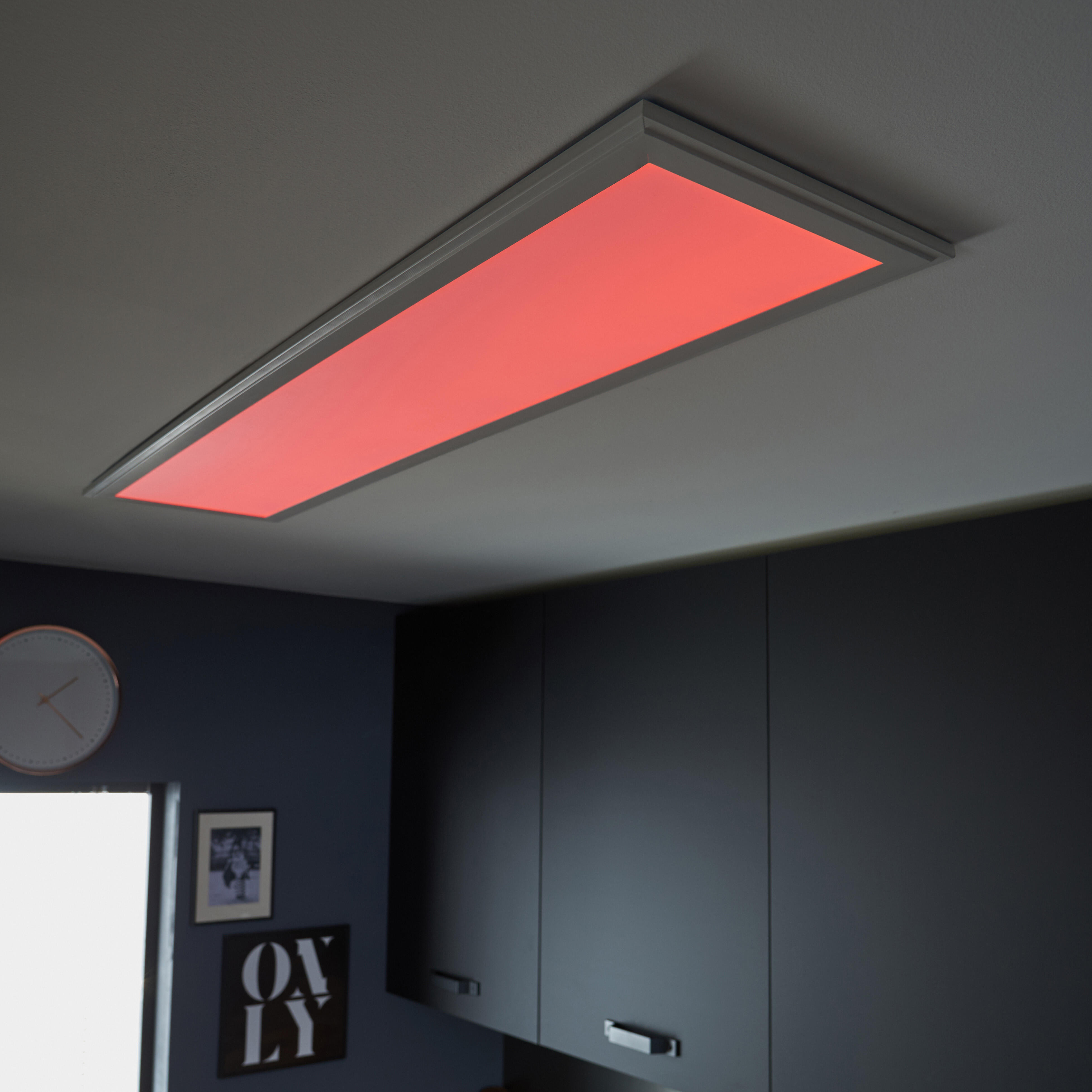 Panel LED łączy się poprzez aplikację Enki - 2