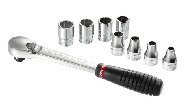 Lot de cliquets et douilles acier, 9 pièces