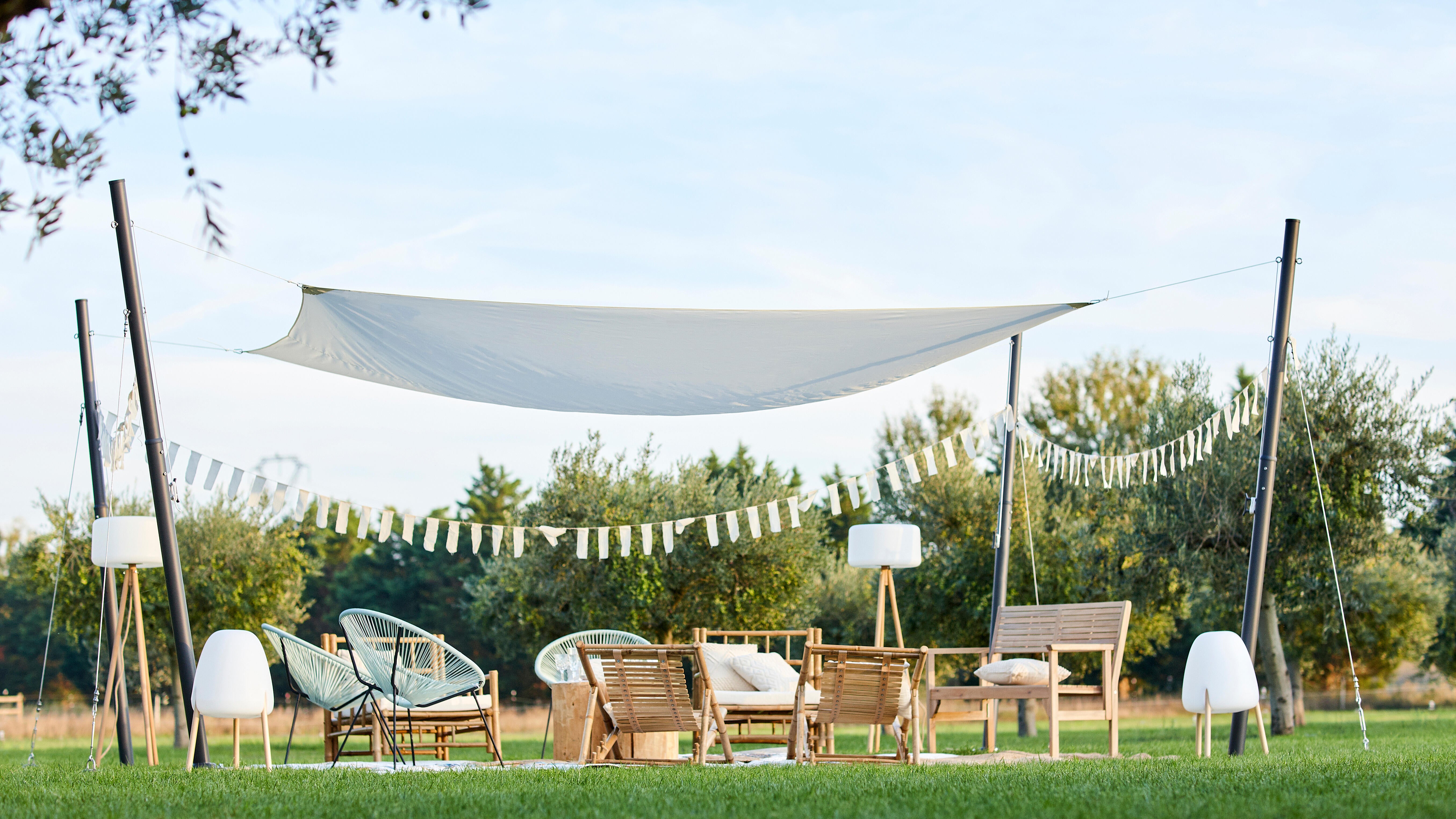 Panca da giardino in acacia con braccioli pieghevole Solaris NATERIAL, 2 posti, seduta beige - 3