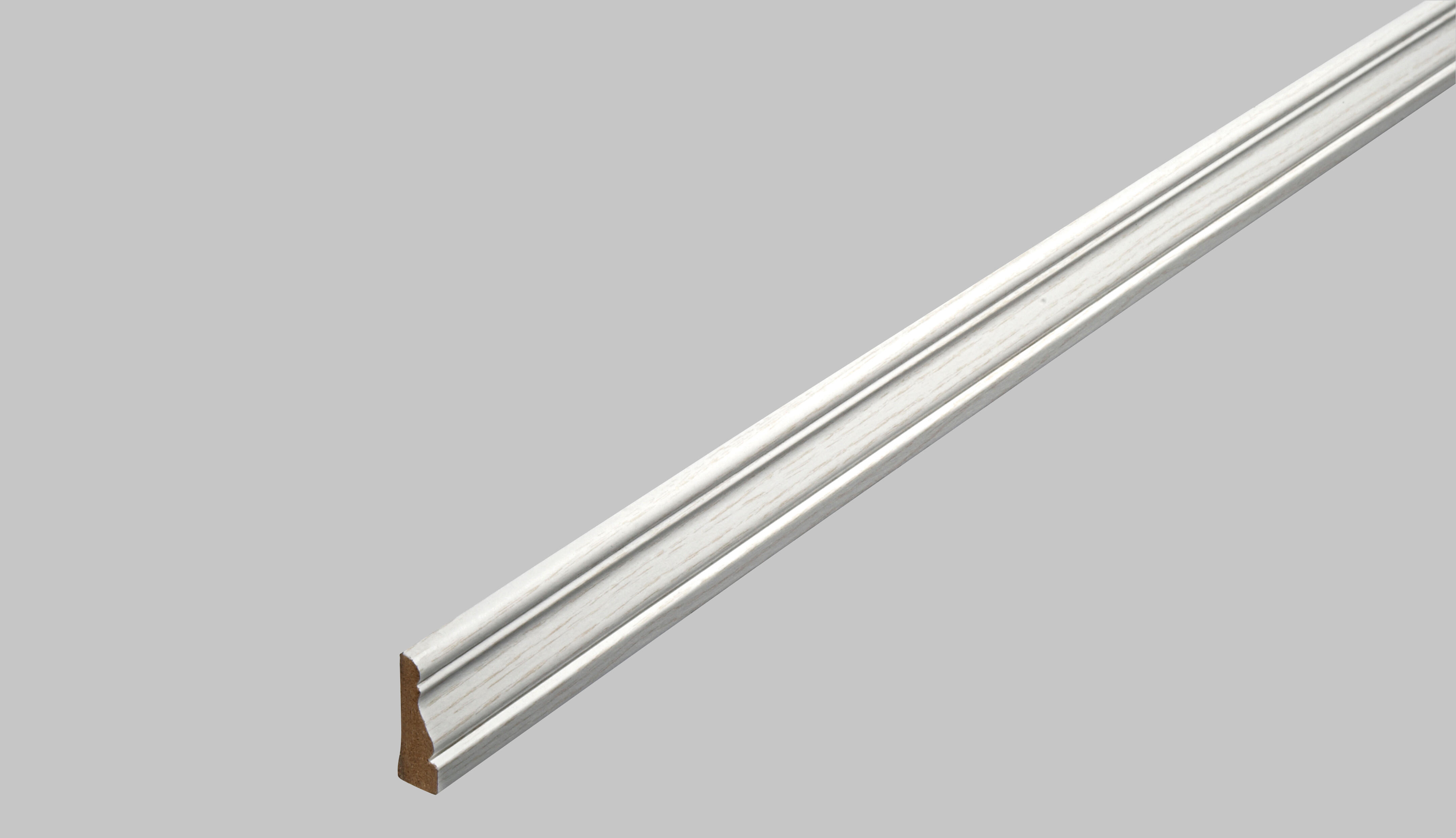 Chambranle médium (MDF) imitation frêne blanc, 10 x 36 mm, L.2.4 m - 2