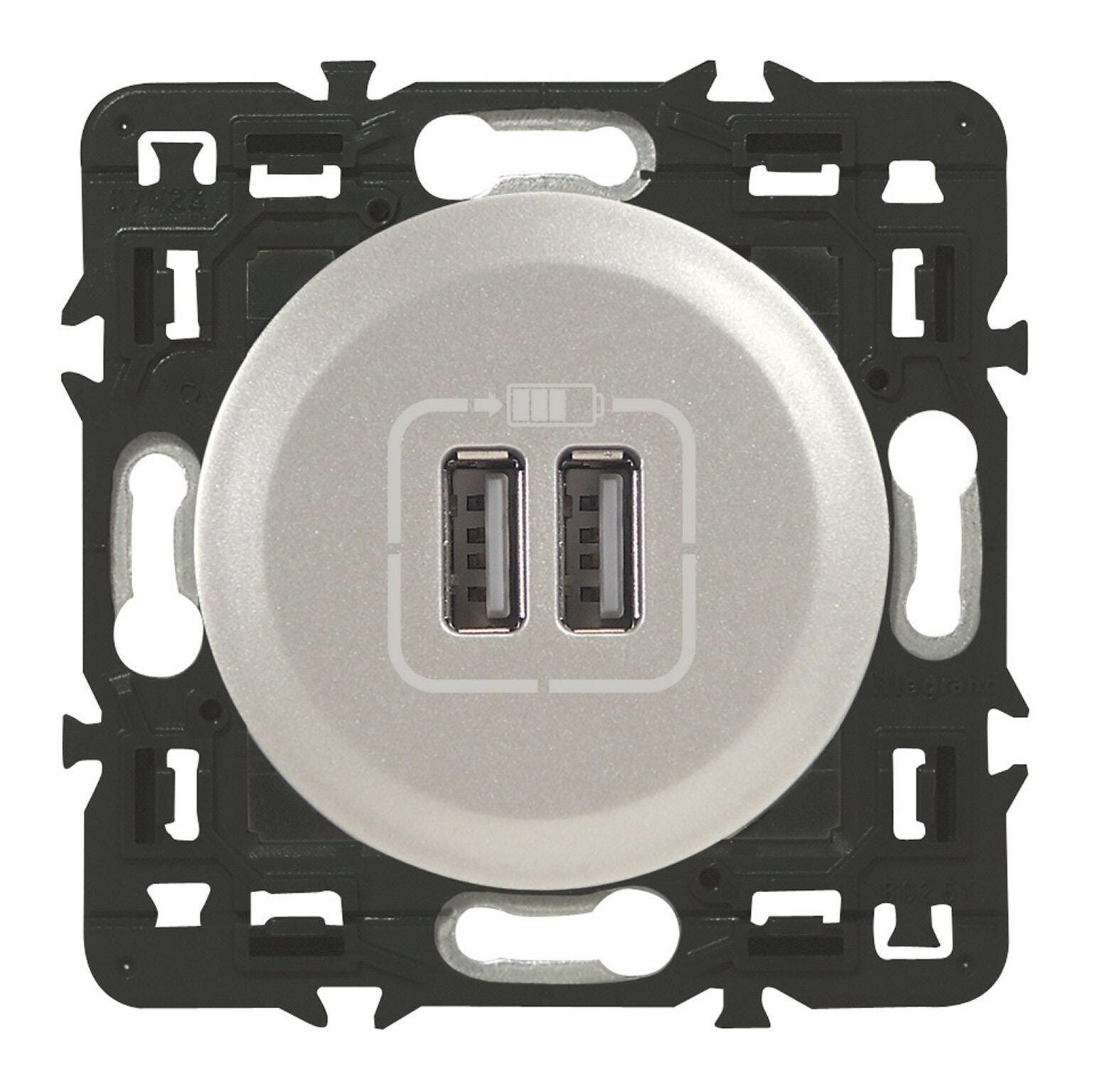 Prise TV simple mâle Céliane Titanium avec support, à équiper d'une Prise TV simple mâle Céliane Titanium avec support, à équiper d'une