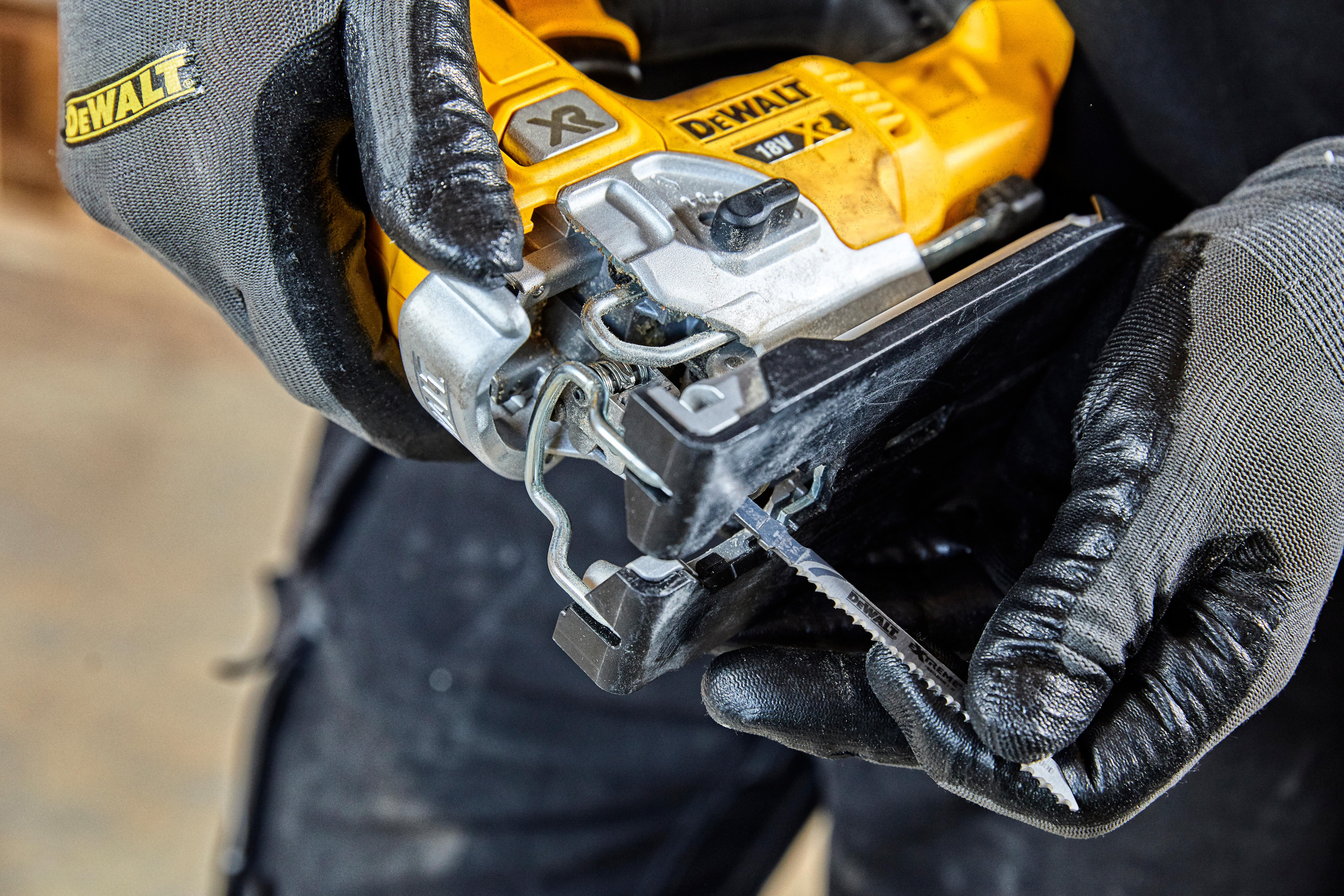 Scie sauteuse DEWALT XR 18V, 2 Batteries 5Ah + Chargeur, DCS334P2-QW - 9