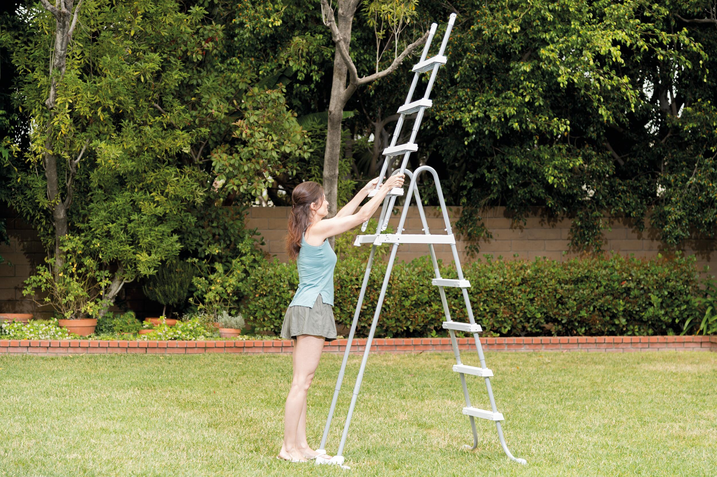 Échelle sécurité INTEX pour piscine H 132cm avec marches amovibles - 2