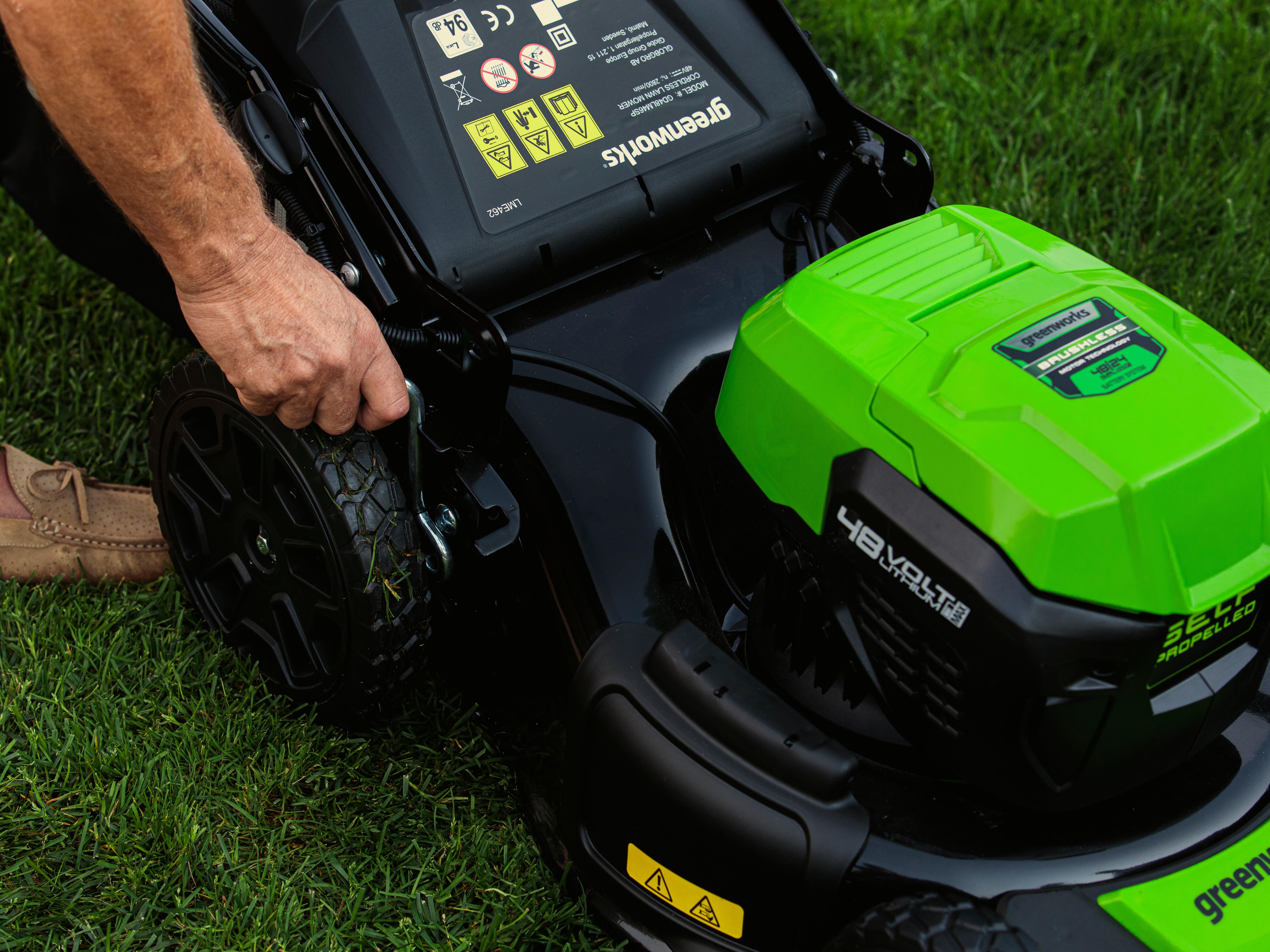 Tagliaerba a batteria a velocità regolabile GREENWORKS 48V L 46 cm, 1 batteria inclusa - 11