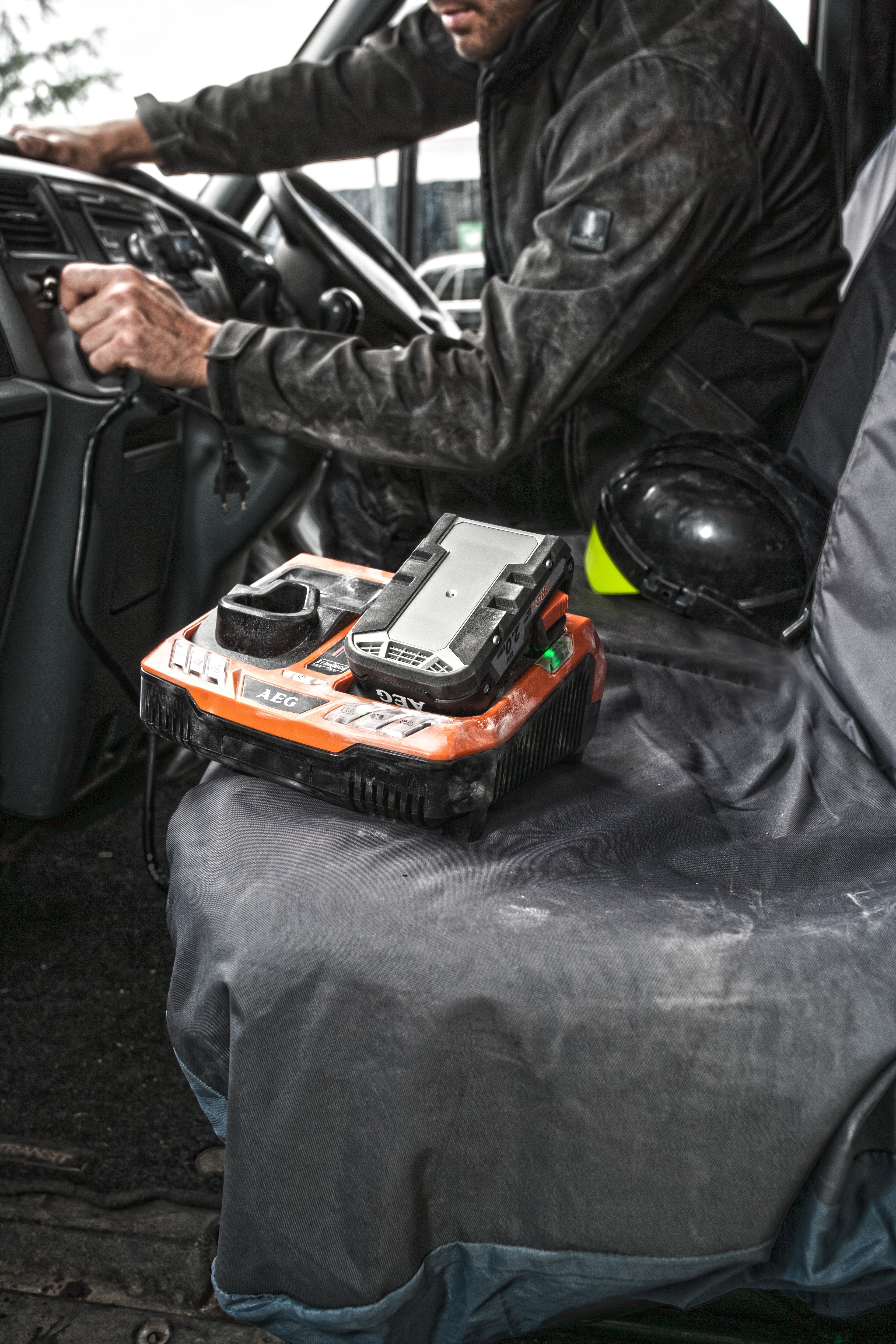 Radio de chantier AEG, 18V sans batterie ni chargeur BR1218C-0 - 2