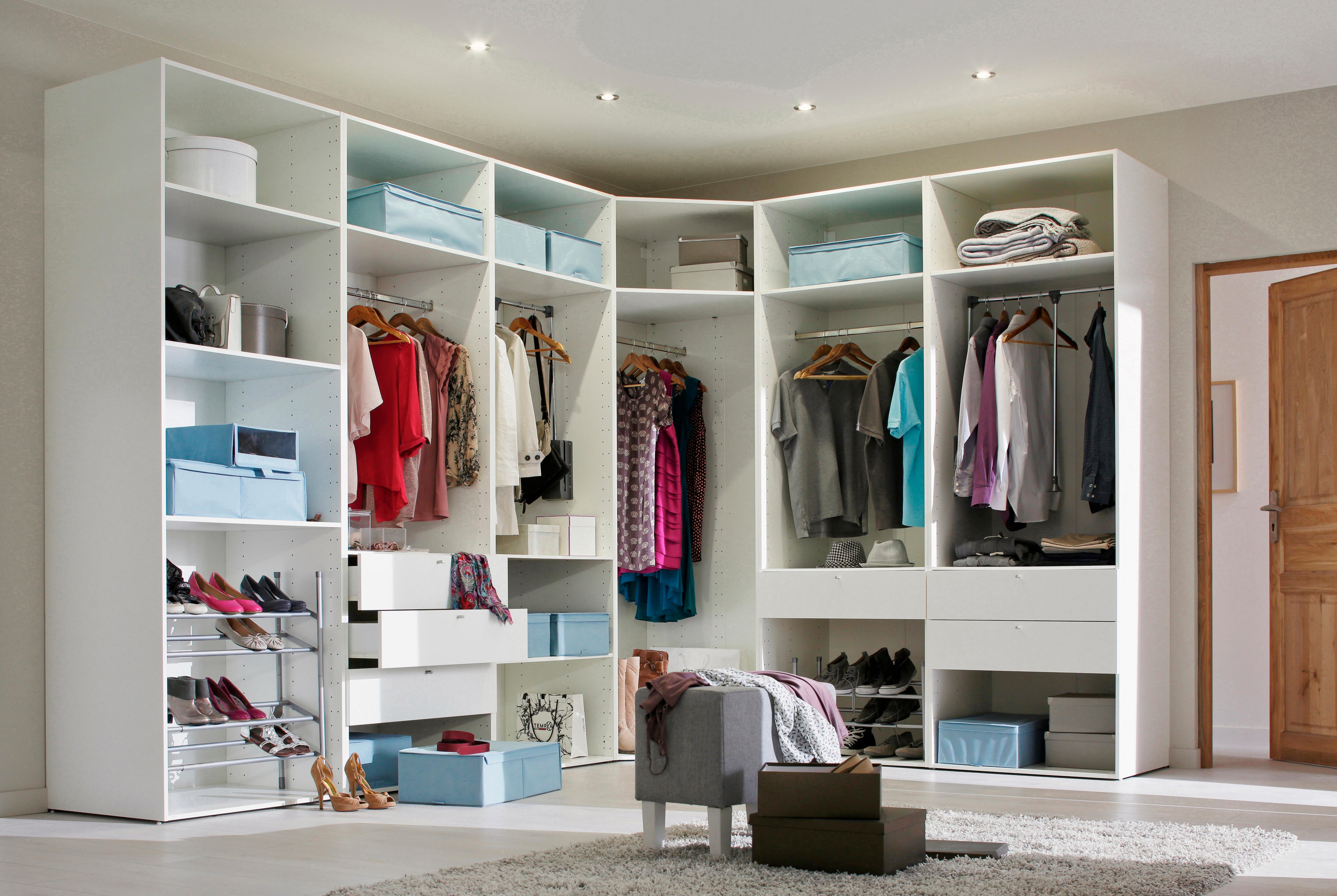 Un grand dressing d'angle pour tout ranger Leroy Merlin