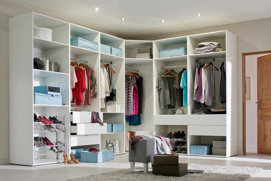 Un grand dressing d'angle pour tout ranger Leroy Merlin