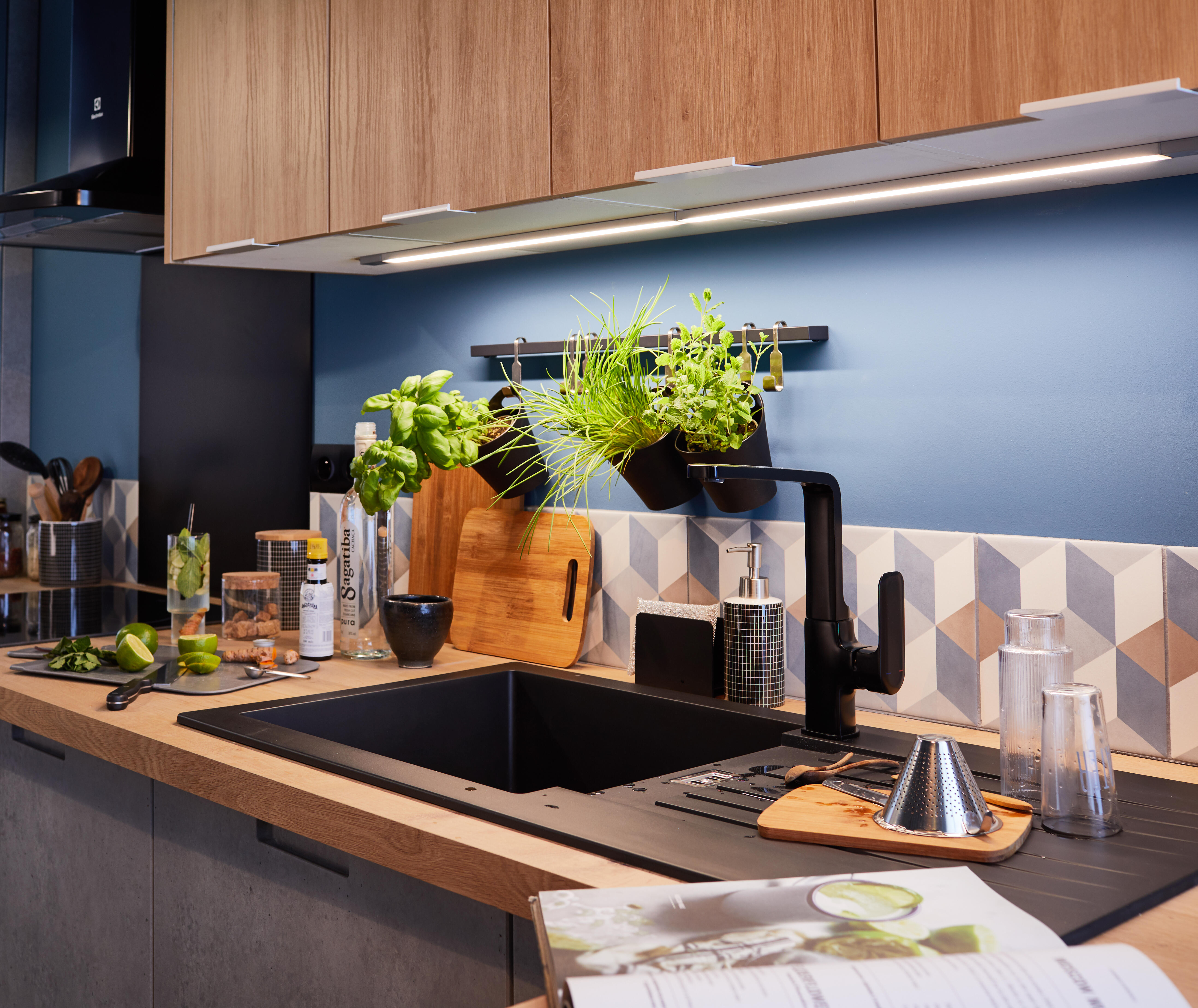 Evier à encastrer 1 grand bac avec égouttoir, résine, SOLO Noir - 4