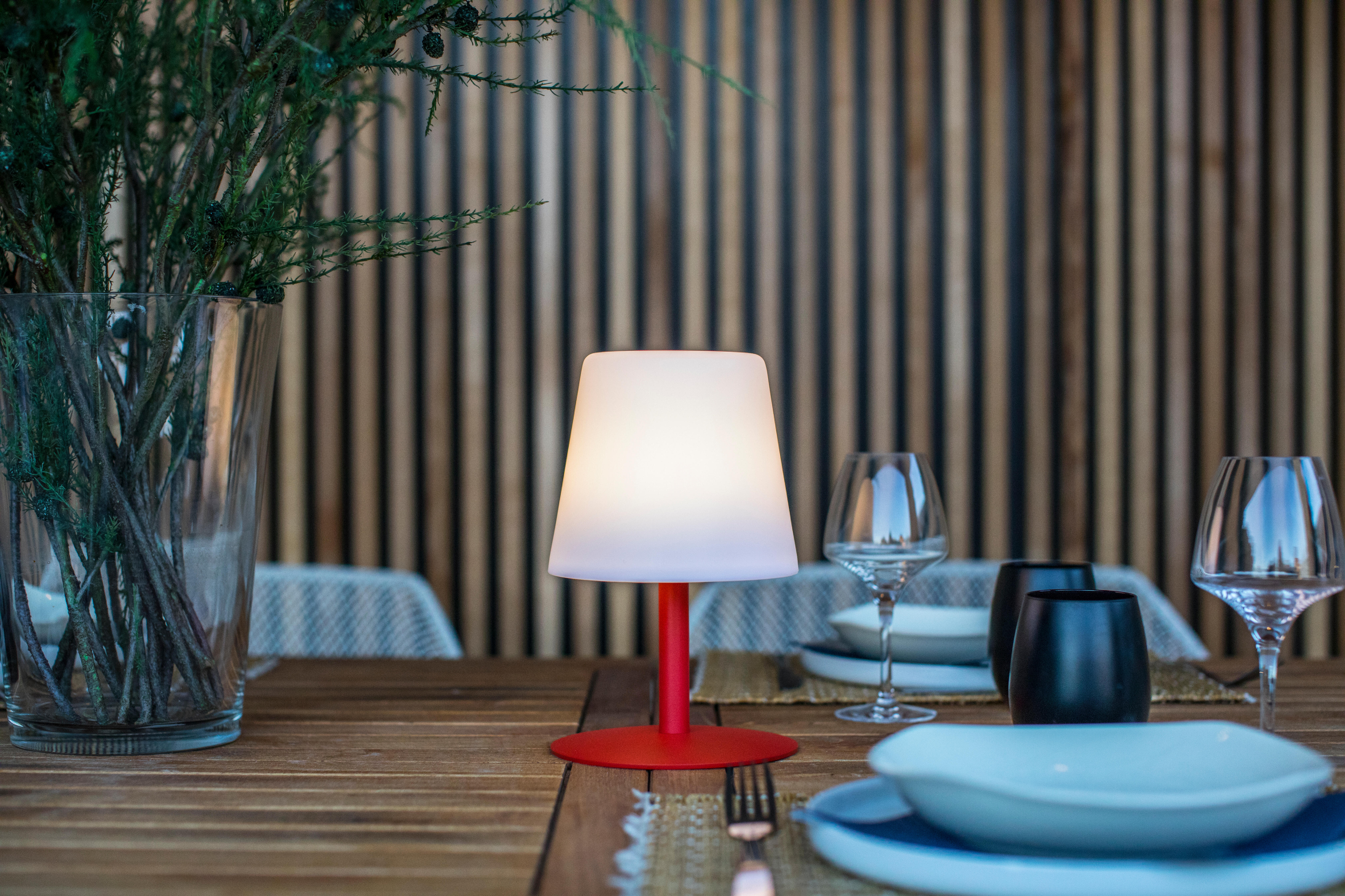 Lampe Camping LED Rechargeable 30512 - Robuste, Poignée Antidérapante