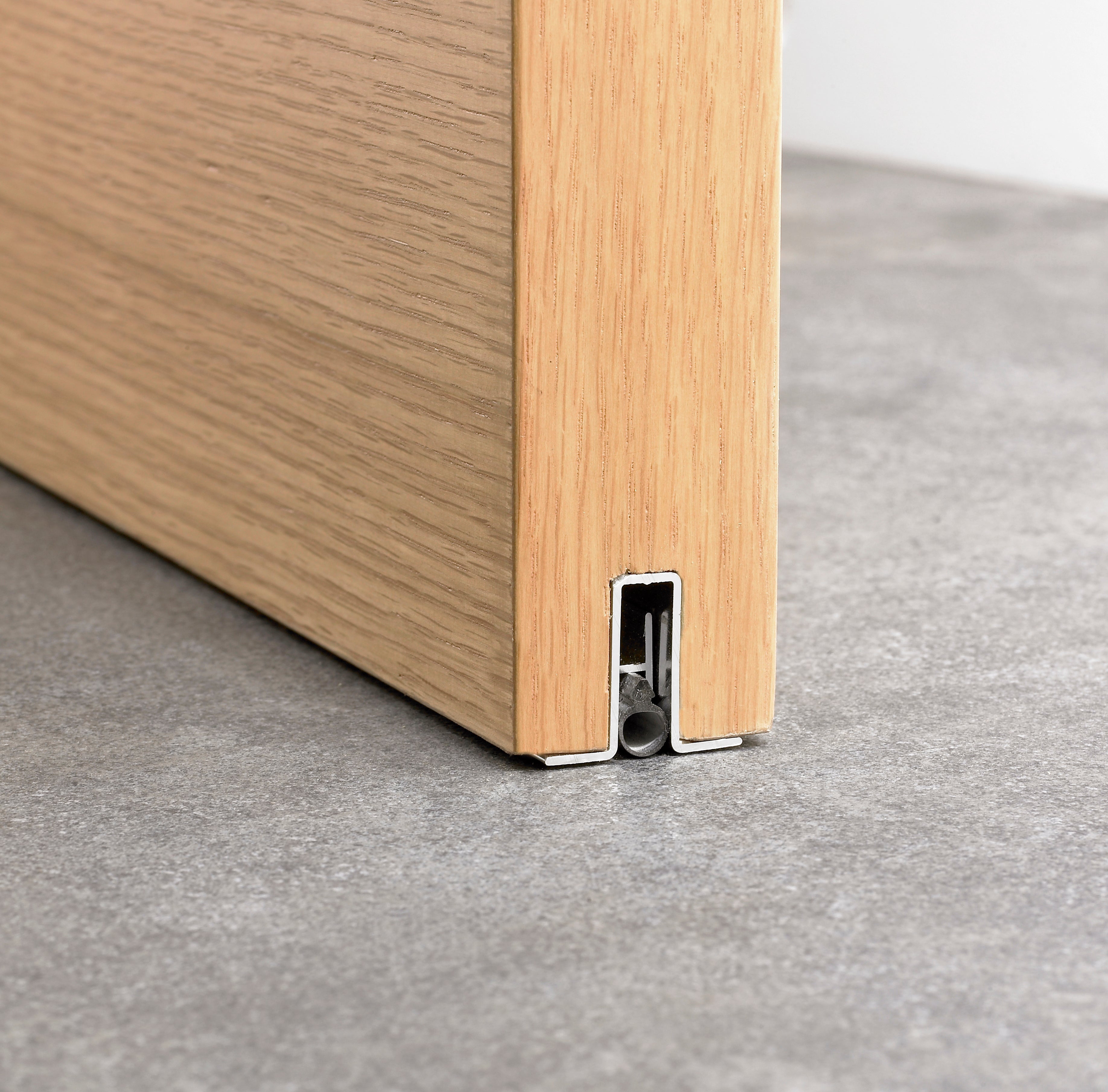 Plinthe acoustique et thermique en aluminium pour porte de 73 cm - 2