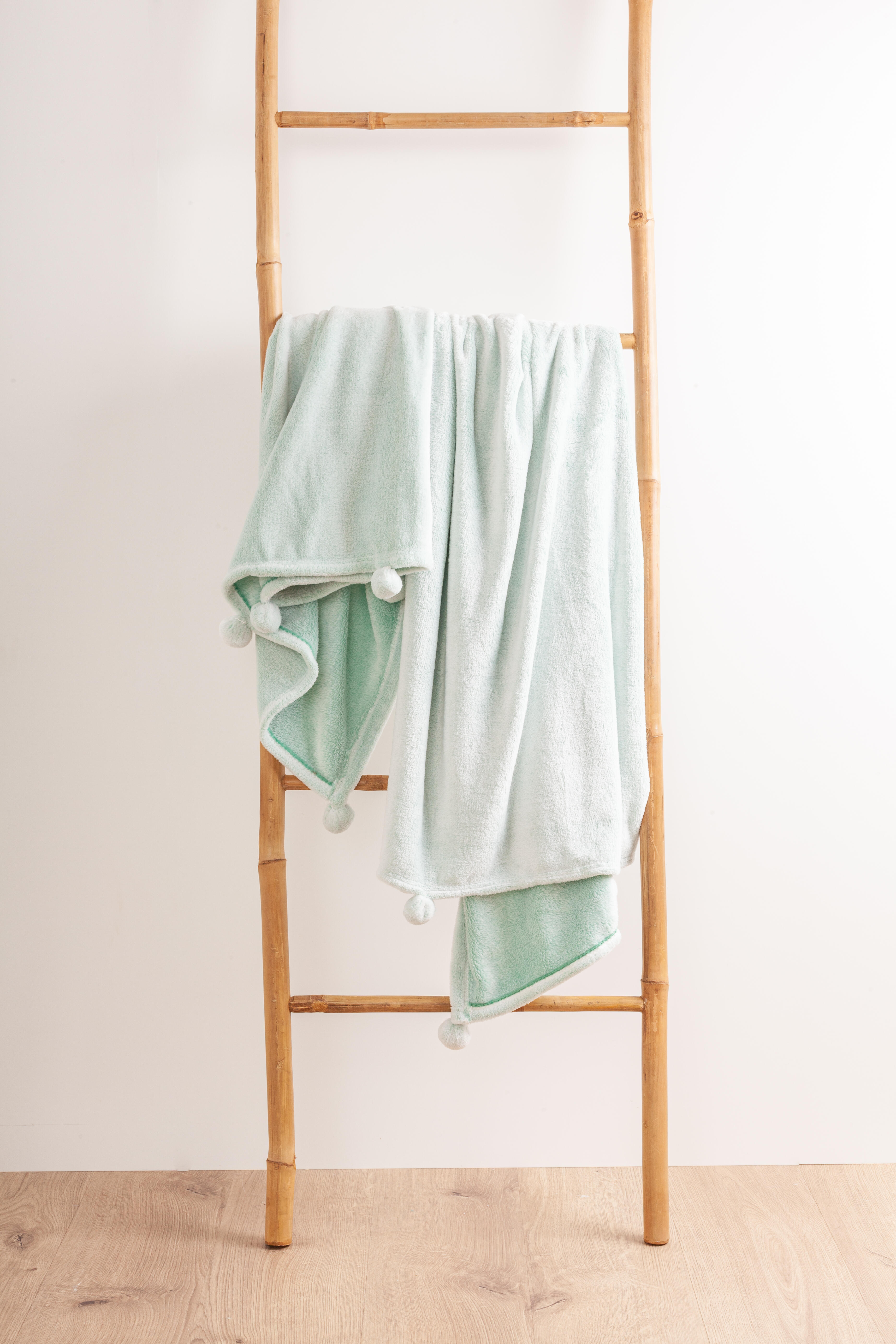 Manta flannel pompons poliéster verde 130x170 cm