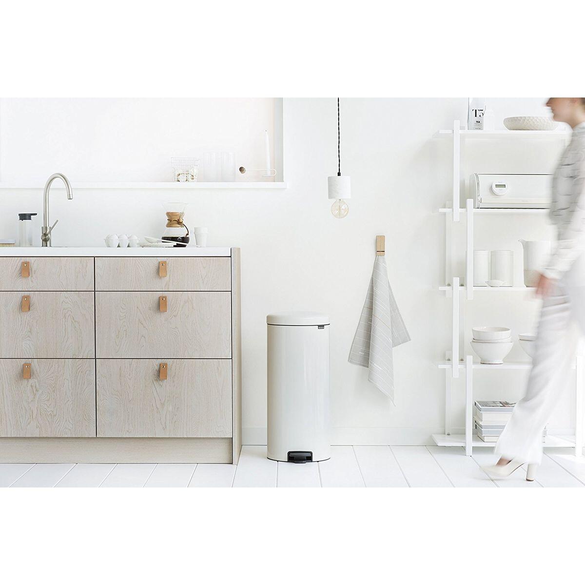 Poubelle de cuisine 30L à pédale BRABANTIA New icon acier blanc - 3