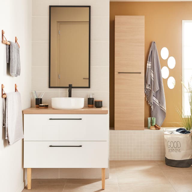 Photo d'une salle de bain ambiance bois. 