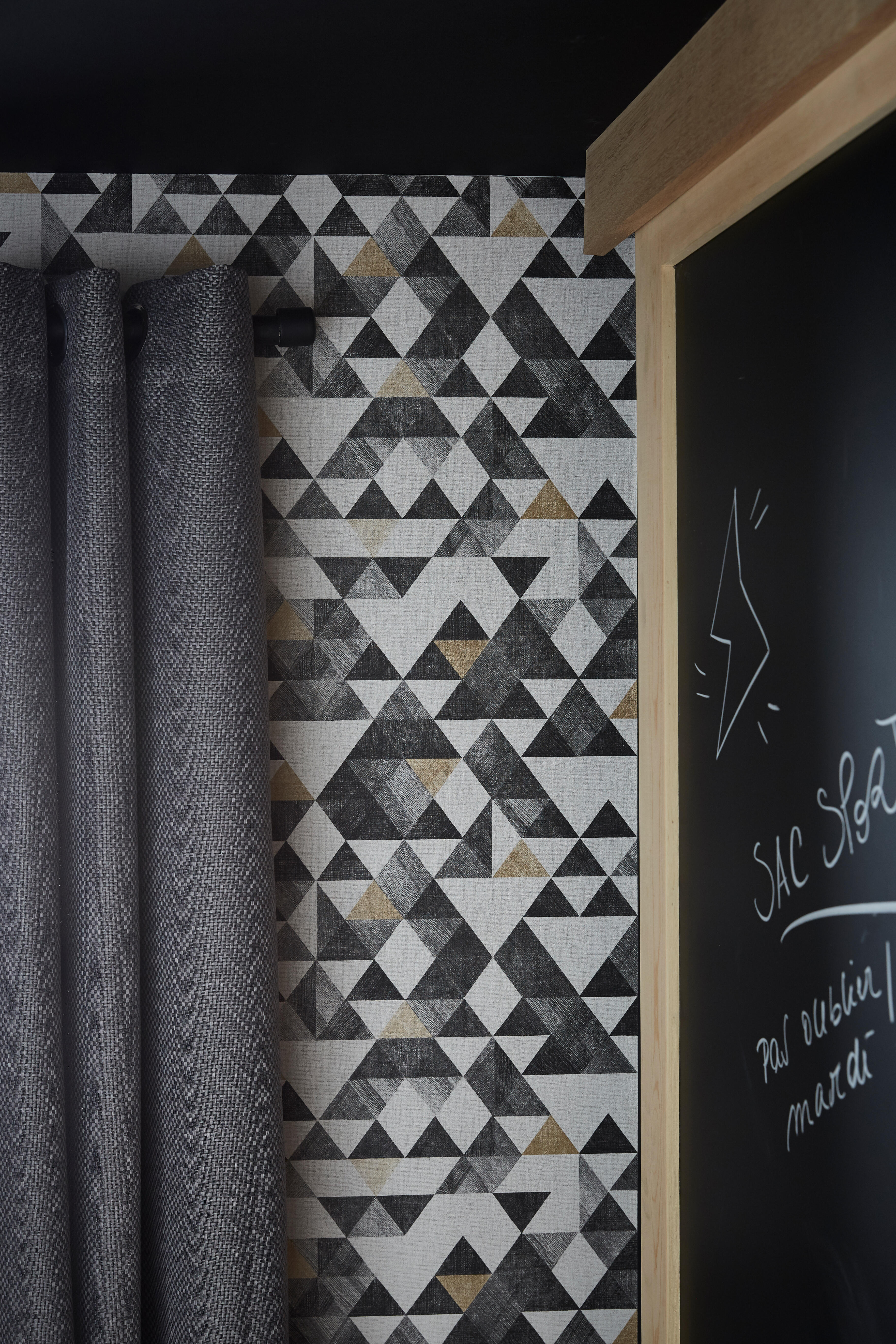 Papier peint intissé Triangle tribal noir et ocre - 4