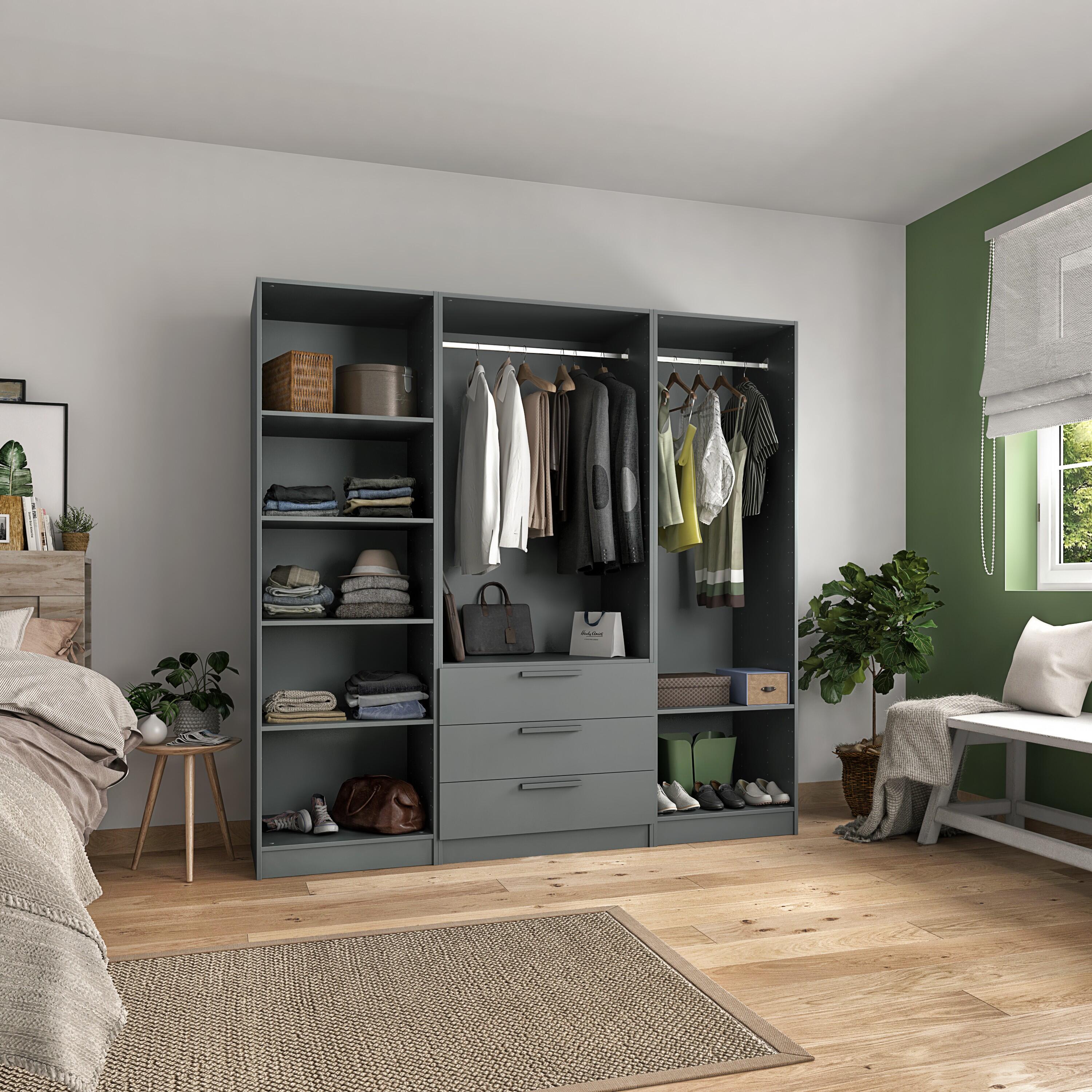Un dressing sobre et fonctionnel Leroy Merlin