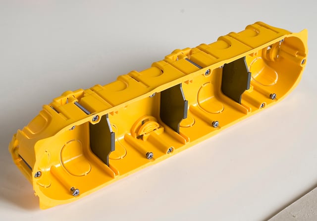 Boîte d'encastrement, cloison creuse 4 poste(s), LEGRAND