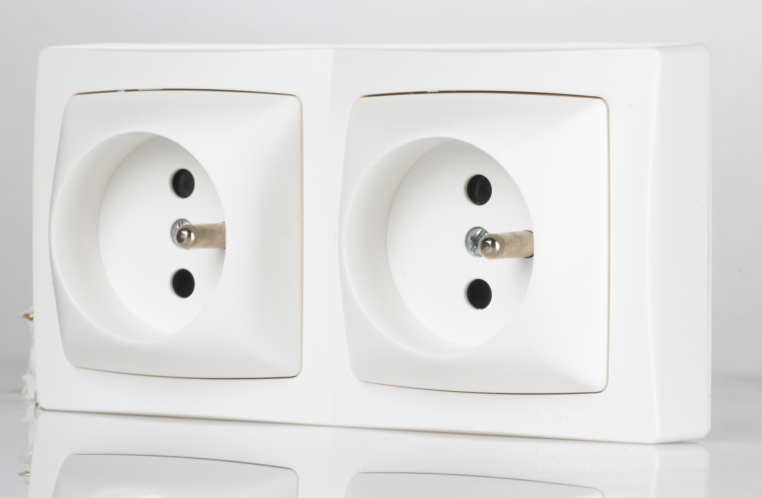 Prise de courant avec terre et volet Mosaic 2 modules avec connexion