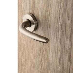Poignée de porte intérieure VEGA en laiton poli, design, sur rosace BdC