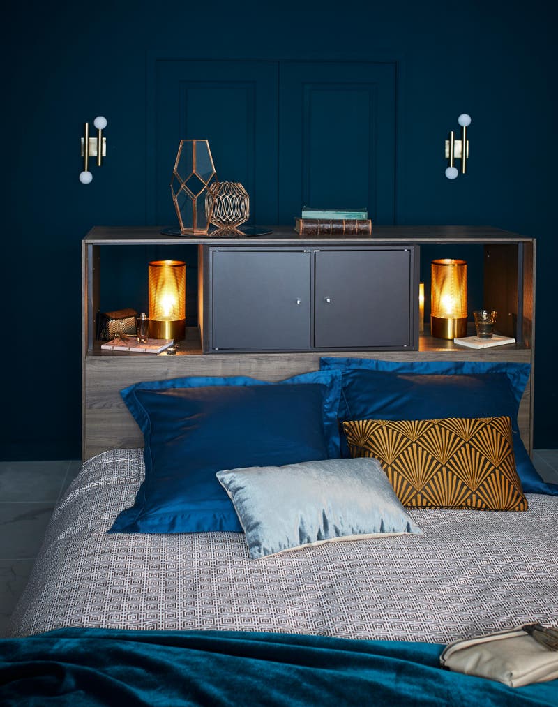 photo d'une tête de lit glamour qui délimite l’espace nuit 