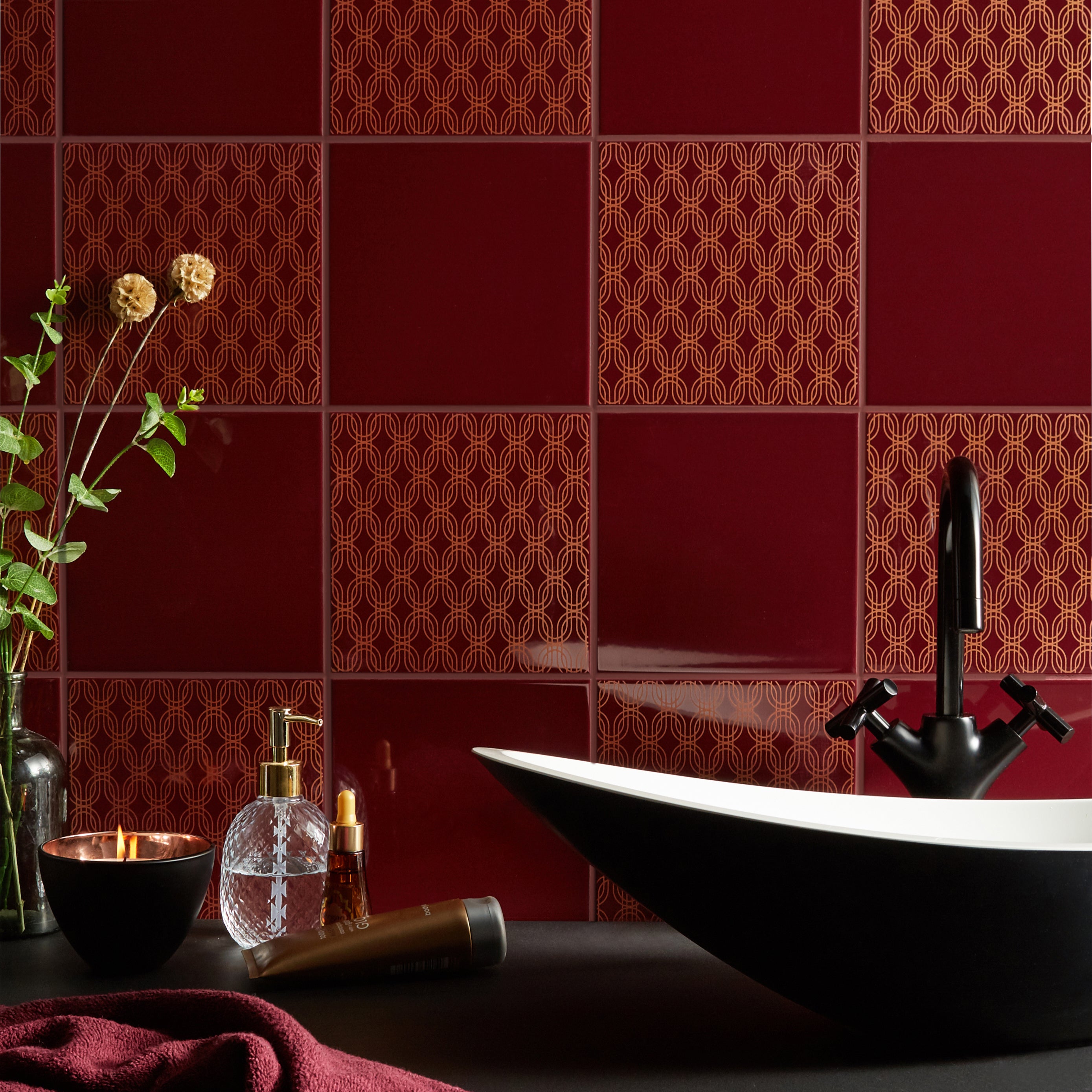 Chic les carreaux rouge profond avec motifs dorés | Leroy Merlin