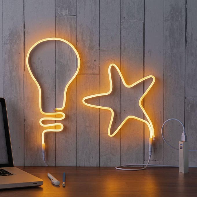 photo de ruban led en forme d'ampoule et d'étoile