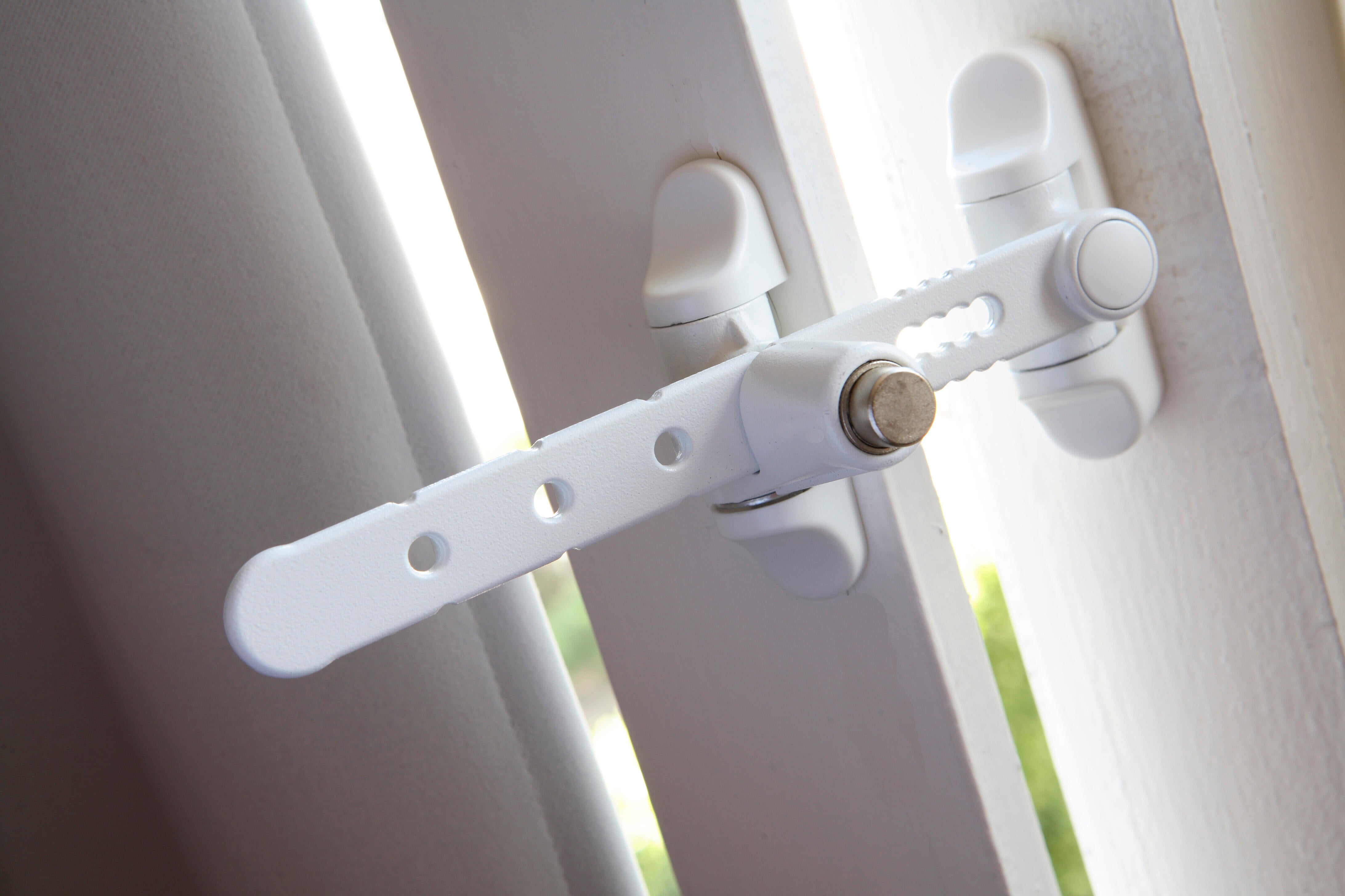 Entrebâilleur de fenêtre zamak blanc, SOCONA Airlock - l6 - 3