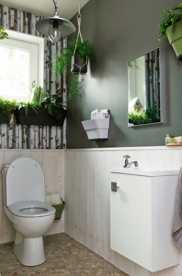 photo de toilette en blanc et vert végétal
