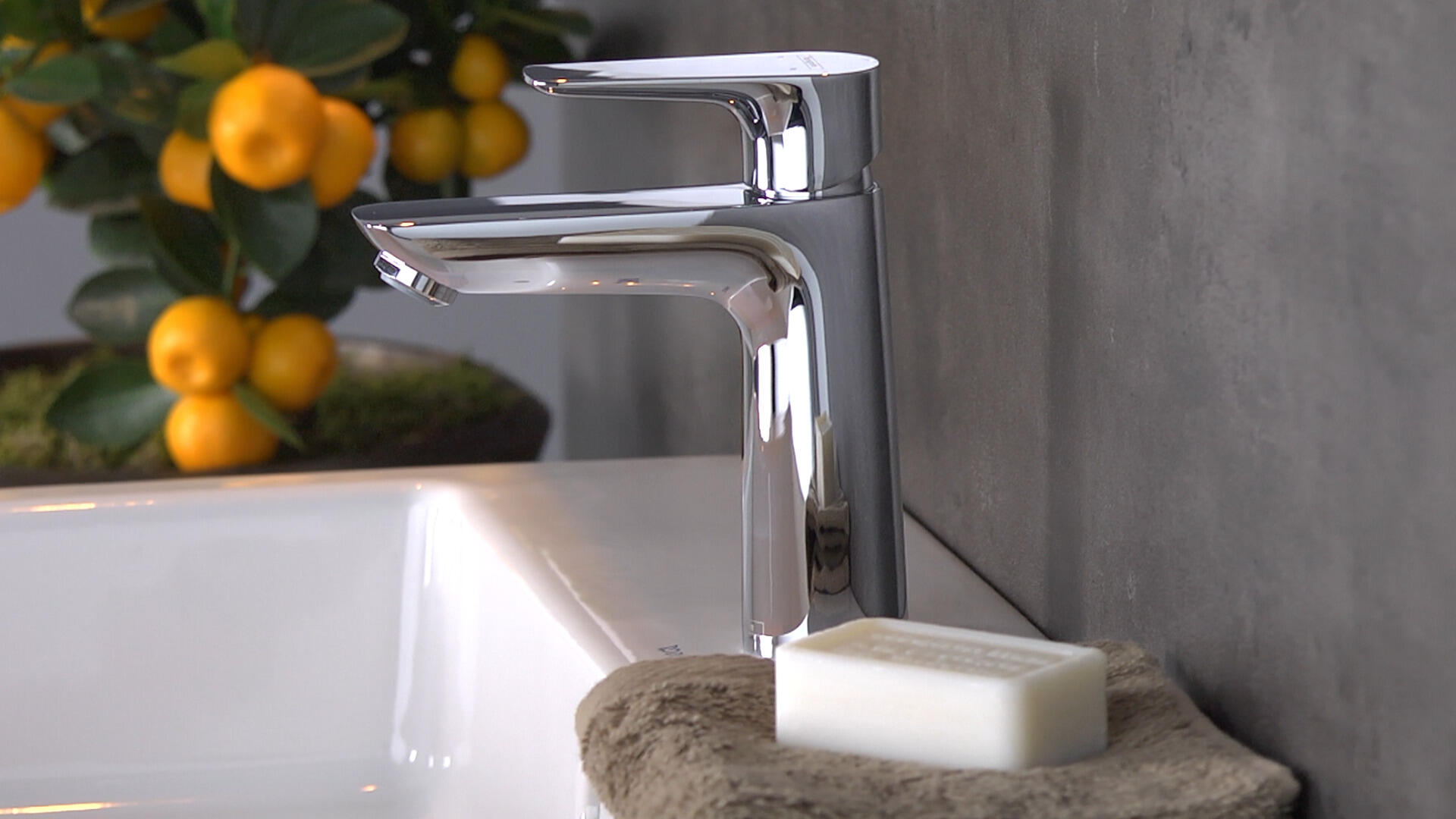 Rubinetto per lavabo a canna media getto laminare cristallino Talis E 100 cromato lucido HANSGROHE H 16.2 cm - 2