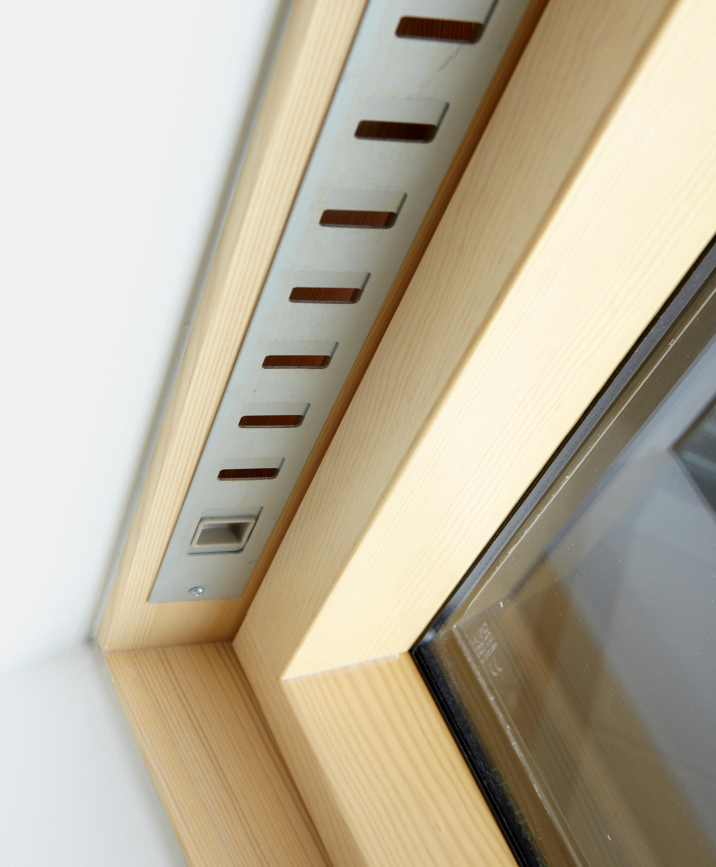 Fenêtre de toit FAKRO bois 78 x 98 cm à projection - 11