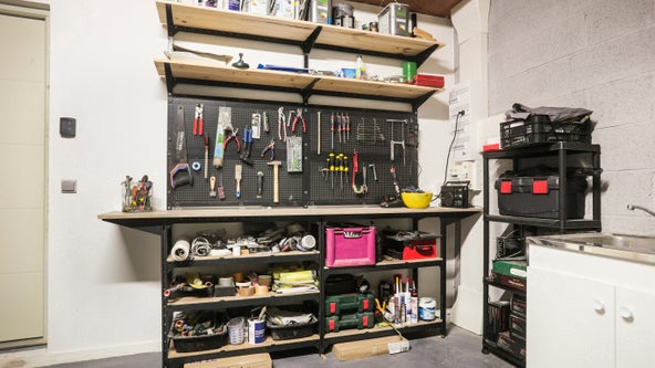Etabli avec panneau outils et armoire de rangement atelier