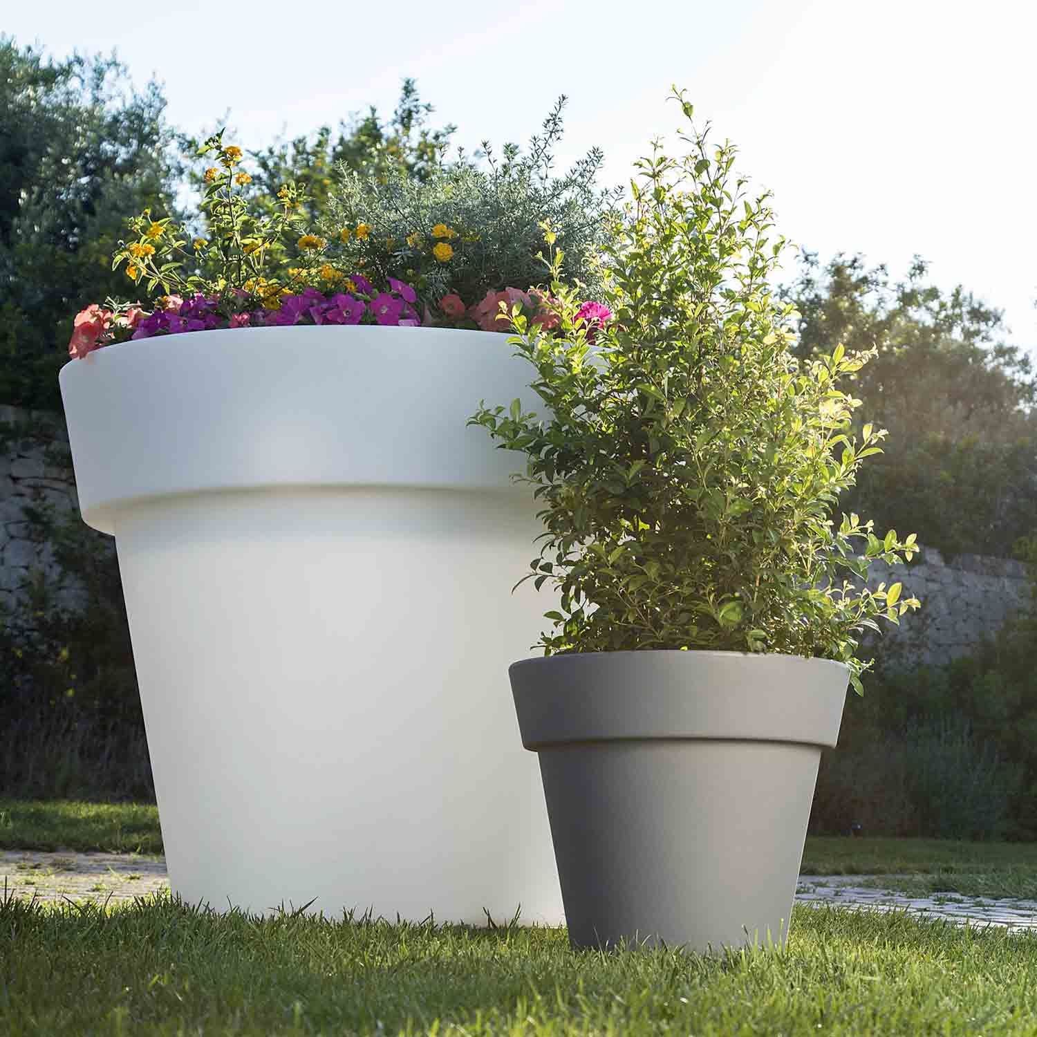 Vase moderne XXL au design élégant, Ø110 H95, en polymère violet résistant, pour l'intérieur et l'extérieur - Fabriqué en Italie - Monacis - 3