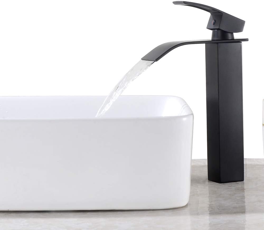 Czarny, jednouchwytowy kran łazienkowy typu wodospad, kwadratowy mosiężny kran mieszający do umywalki,umywalki nablatowej z ciepłą i zimną wodą