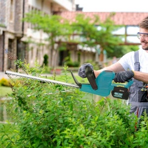 Motosierra Eléctrica BLACK+DECKER BECS1835-QS: 1800W Y 35 Cm De Hoja Para Cortar Sin Esfuerzo