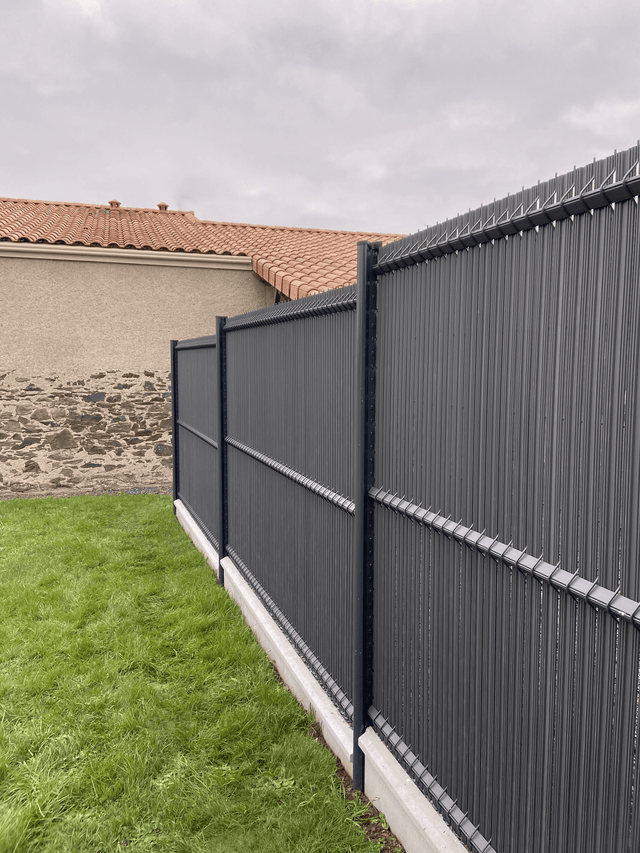 Lot de 2 Kit occultant rigides - Lg 2m50 x Ht 1m73 - pvc - gris anthracite - compatible grille Natérial - brise vue - maille 200x55mm