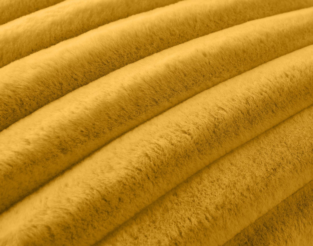 Coussin en fausse fourrure côtelée jaune 60 x 60 cm - SIERRA - Best Mobilier - 2
