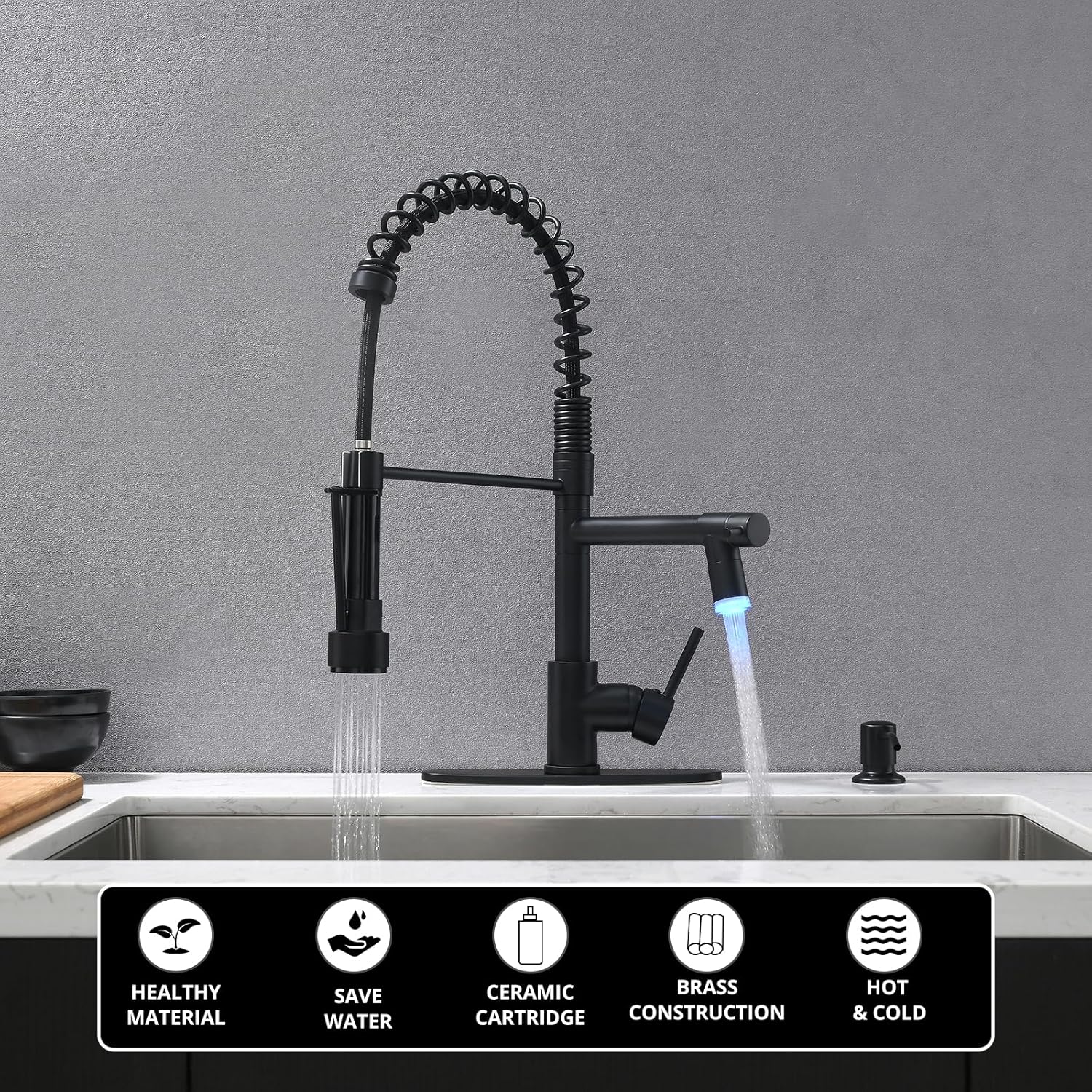 Czarny kran kuchenny z dozownikiem mydła i płytą montażową – komercyjny, jednouchwytowy kran kuchenny wysokociśnieniowy, czarny