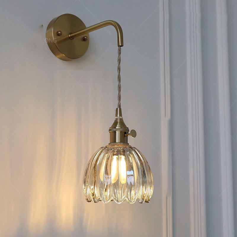 Retro lampa ścienna z przezroczystym złotym szklanym kloszem Mosiężny żyrandol z regulowanym łańcuchem W zestawie żarówka do kinkietu nocnego