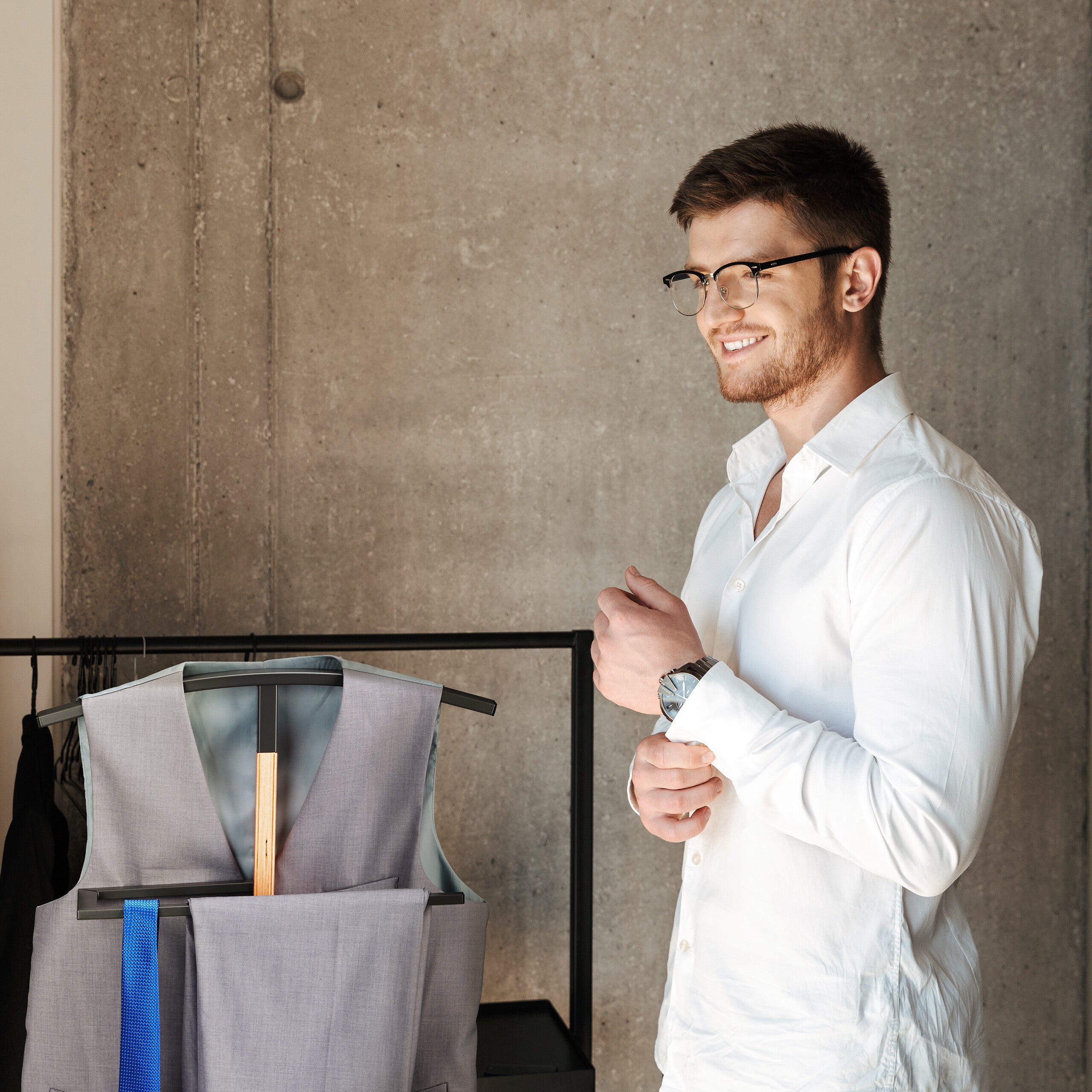 Relaxdays Valet de chambre, vestes et pantalons, HxLxP : env. 107x48x20 cm, métal, MDF, chevalet à vêtement, gris/nature - 3