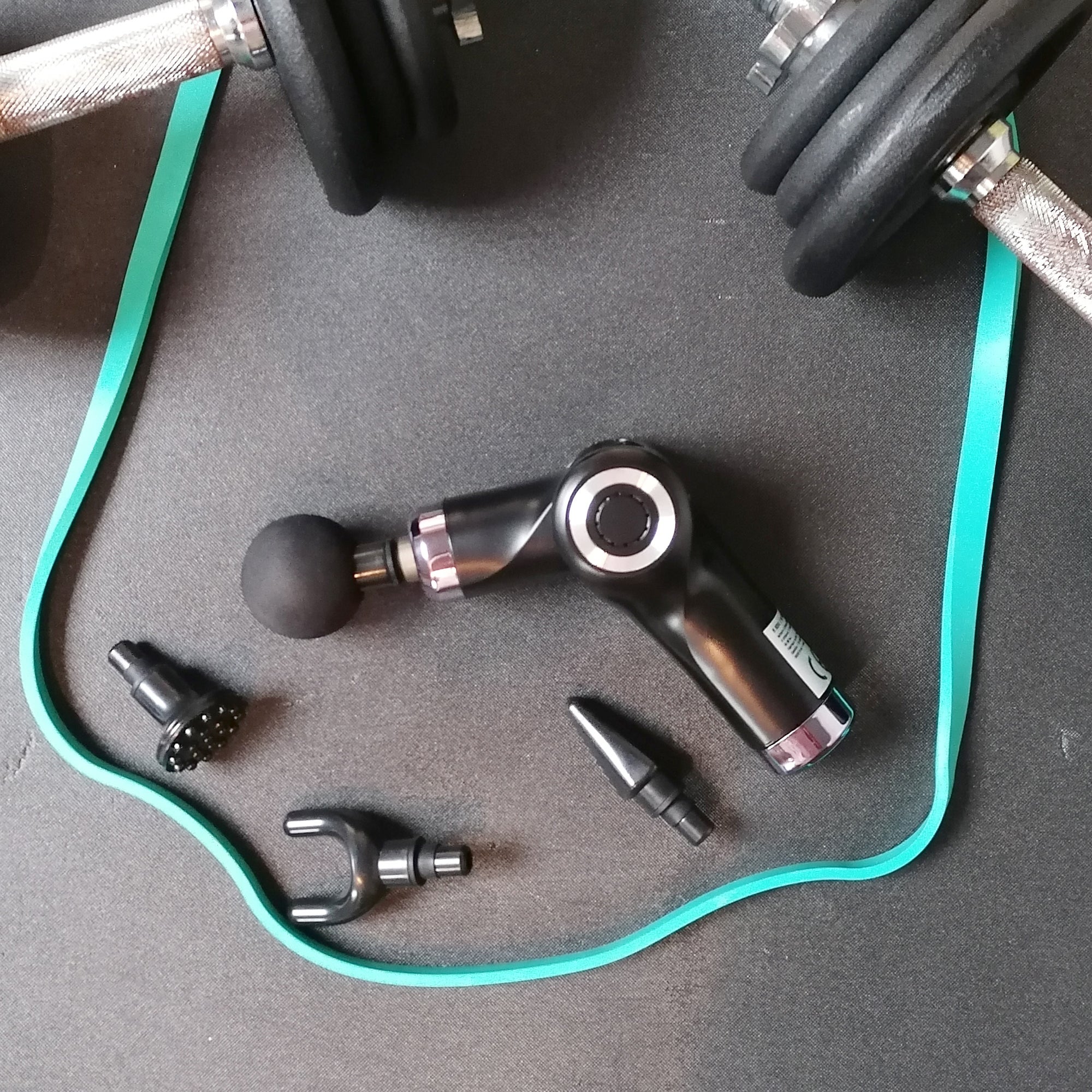 FISHTEC - Pistola massaggio, 420 g, 4 testine, 4 velocità 1600-3200 tpm, batteria 1800 mAh, 400 min, USB, Ø 4,3x20,5 cm, muscoli - 8