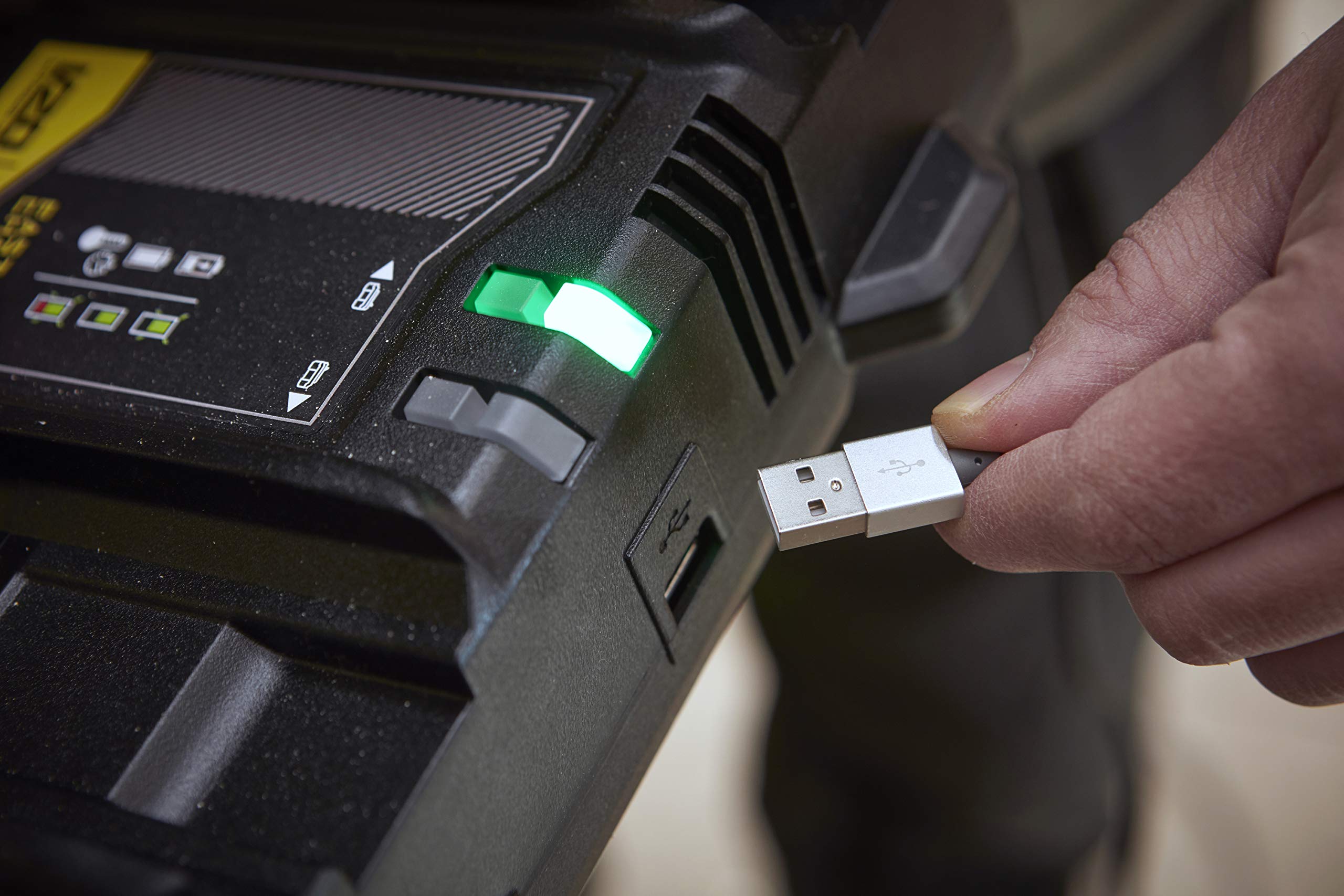 Double Chargeur STANLEY FATMAX SFMCB24-QW Li-Ion Compatible avec Toutes les Batteries 18 V 4 Ah de la Nouvelle Génération V20 - 6