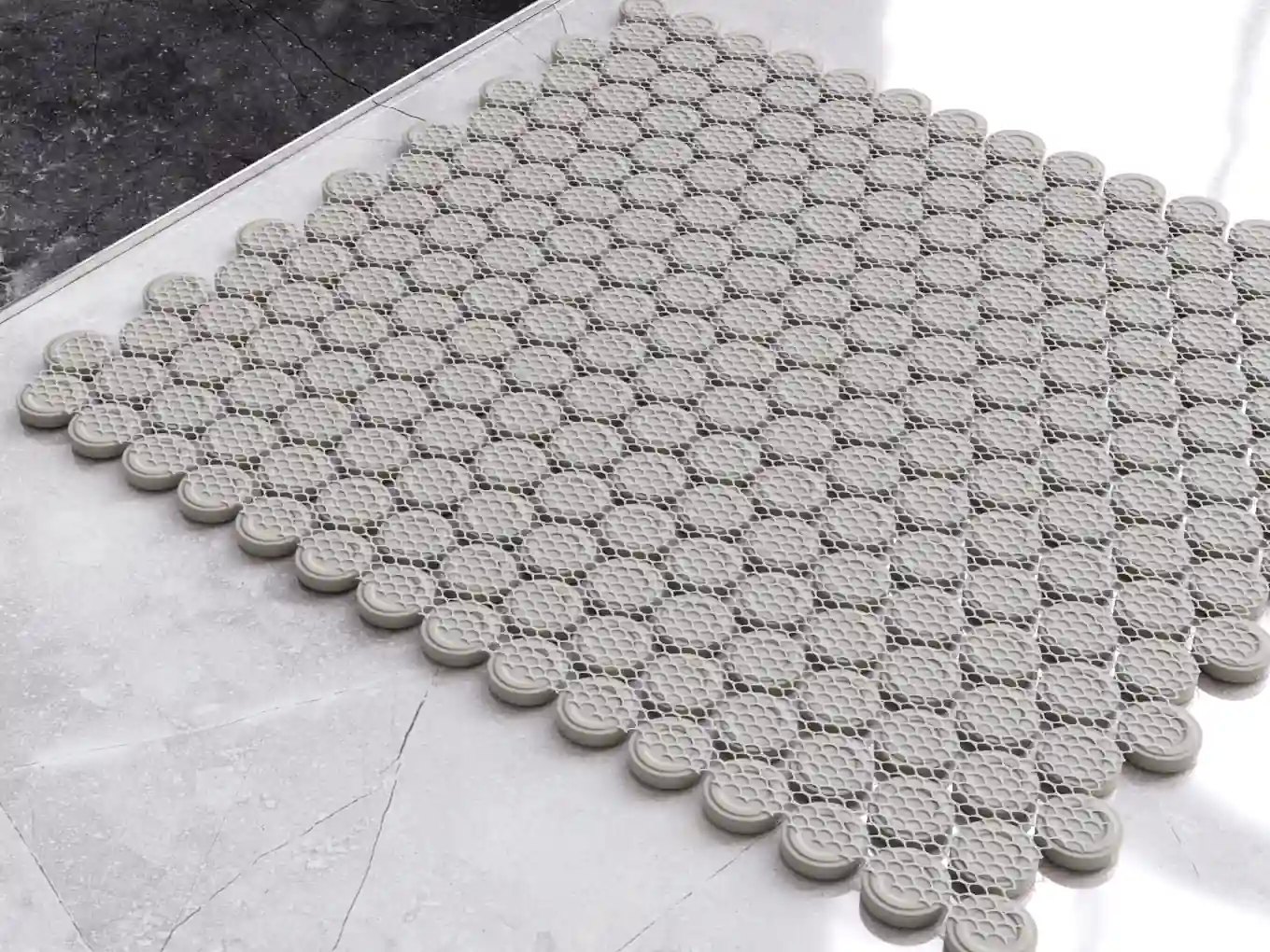 Mosaïque en céramique sur maille pour salle de bain ou cuisine 29.3cm x 31.7cm - Grey bubbles - 3