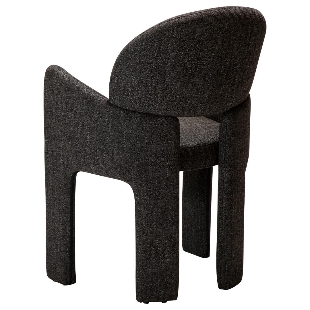 Aole Dan-Form krzesło stołowe z podłokietnikami bouclé czarny.