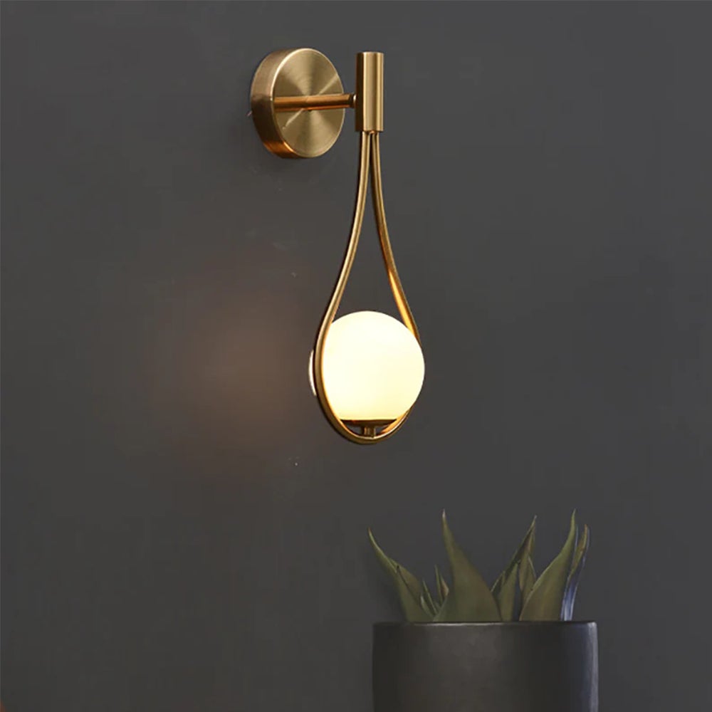 Goeco moderno elegante lechoso lámpara de pared vendimia redondo globo de cristal aplique pared industrial dorado metal iluminación aplique de pared